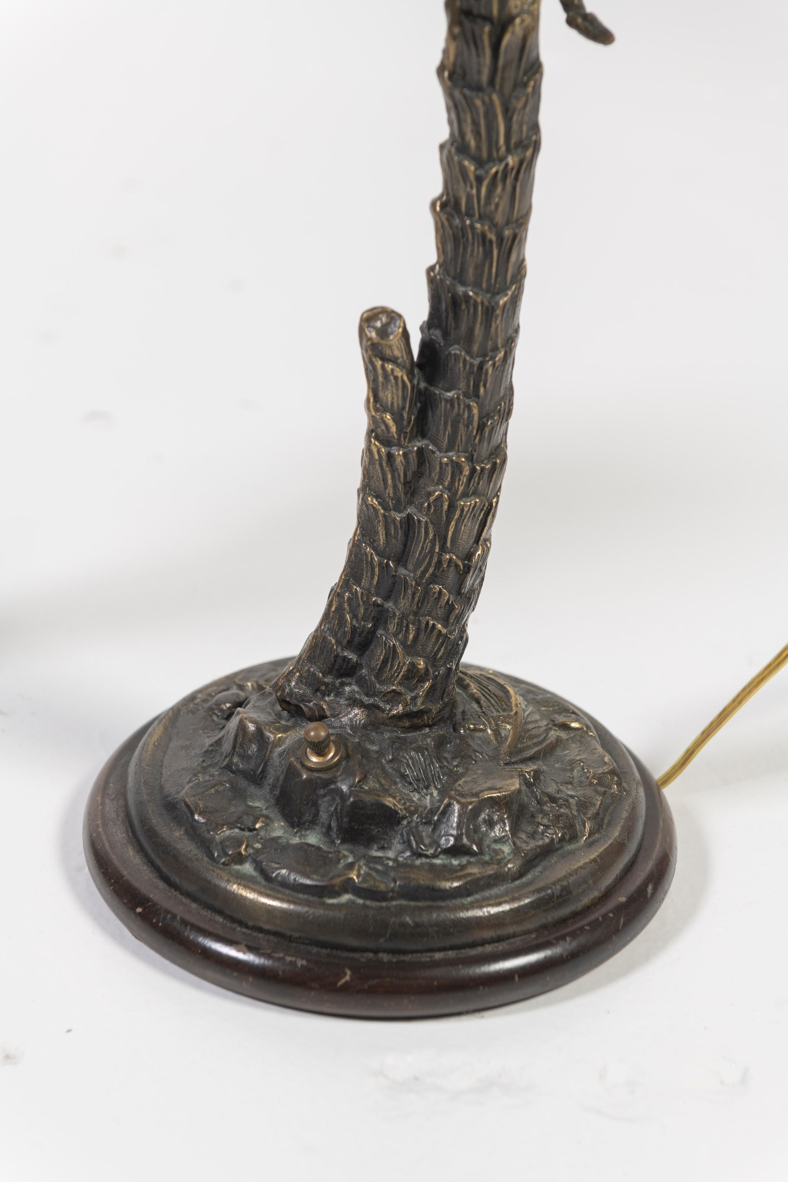 Paire de lampes de bureau vintage en laiton Frederick Cooper, singes dans un palmier en vente 4