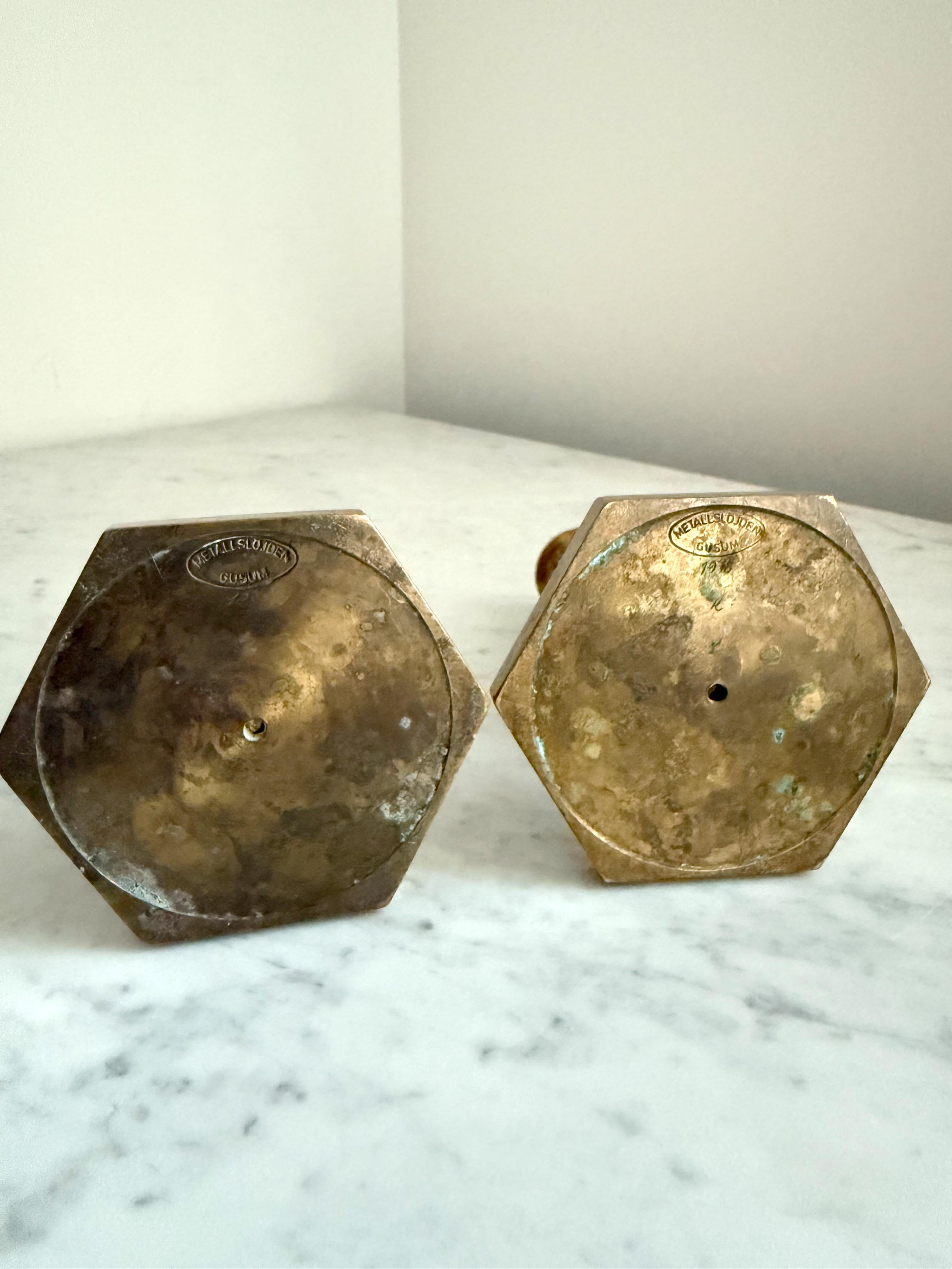 Pair of Vintage Brass Gusum Candlesticks by Bernt Karlsson, Sweden, 1980 In Good Condition For Sale In New York, NY