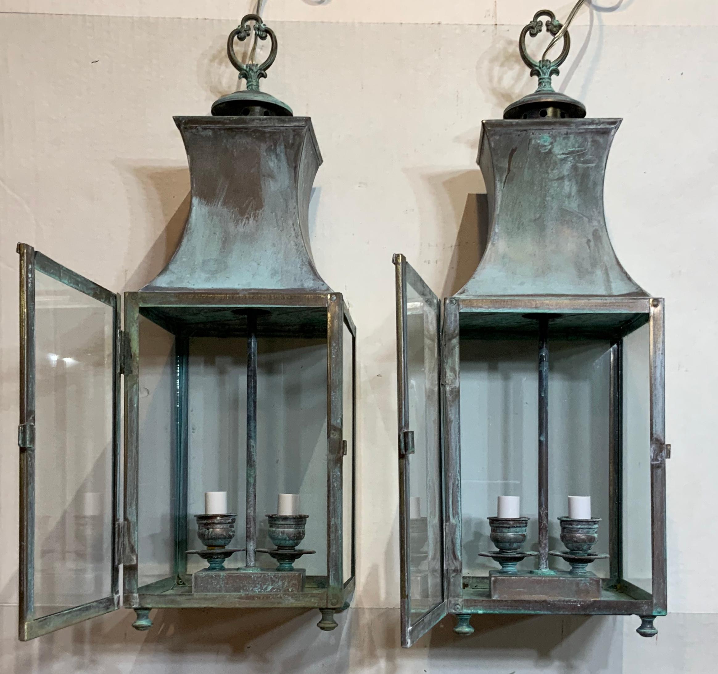Pair of Vintage Brass Hanging Lantern In Good Condition In Delray Beach, FL
