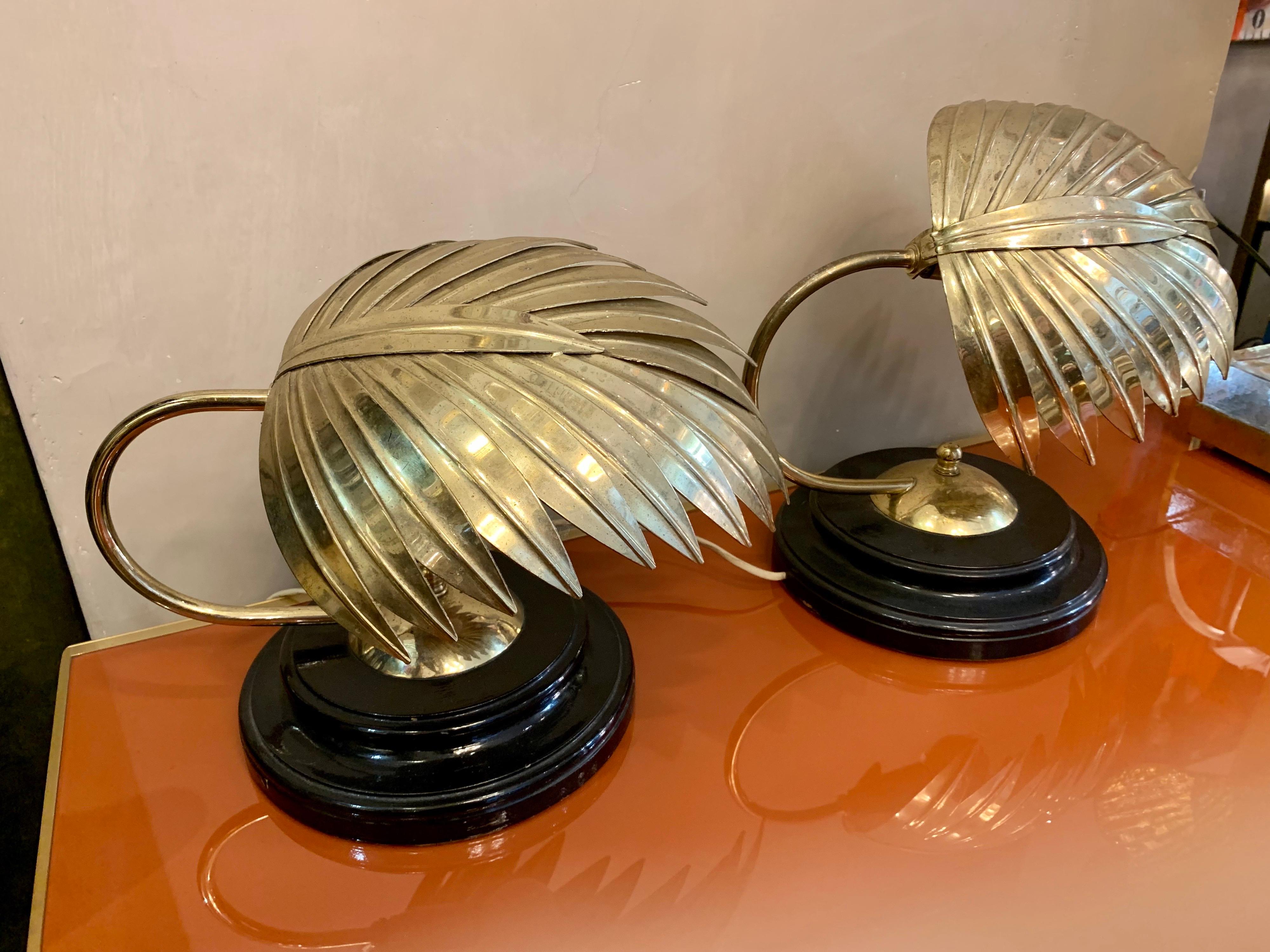 Italian Pair of Vintage Brass Leaf Bedside Lamps with Black Lacquered Base, 1970s