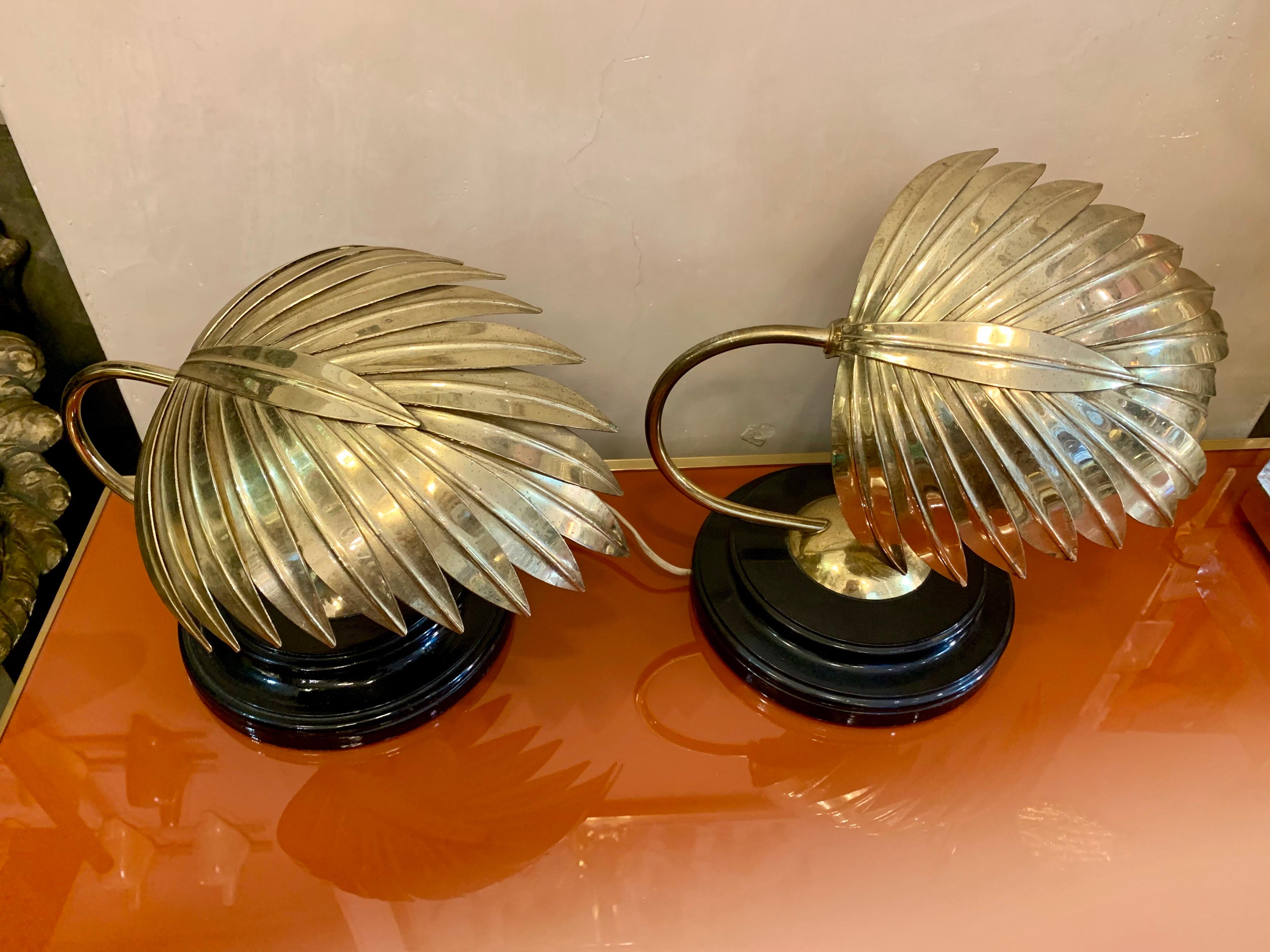 Pair of Vintage Brass Leaf Bedside Lamps with Black Lacquered Base, 1970s In Good Condition In Florence, IT