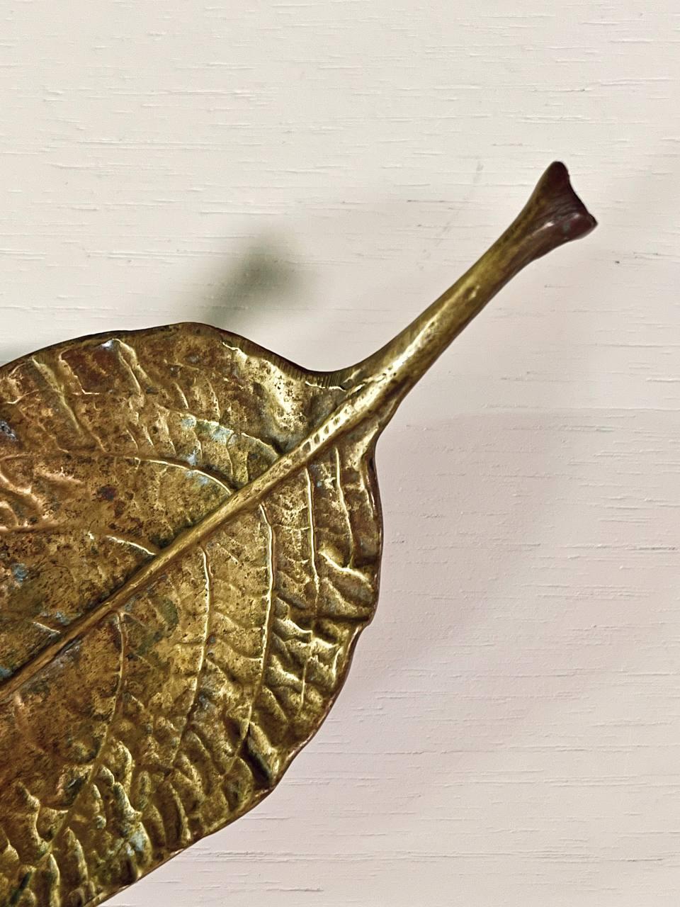 Coppia di vassoi a foglia in ottone vintage di Oscar JW Hansen in vendita 2