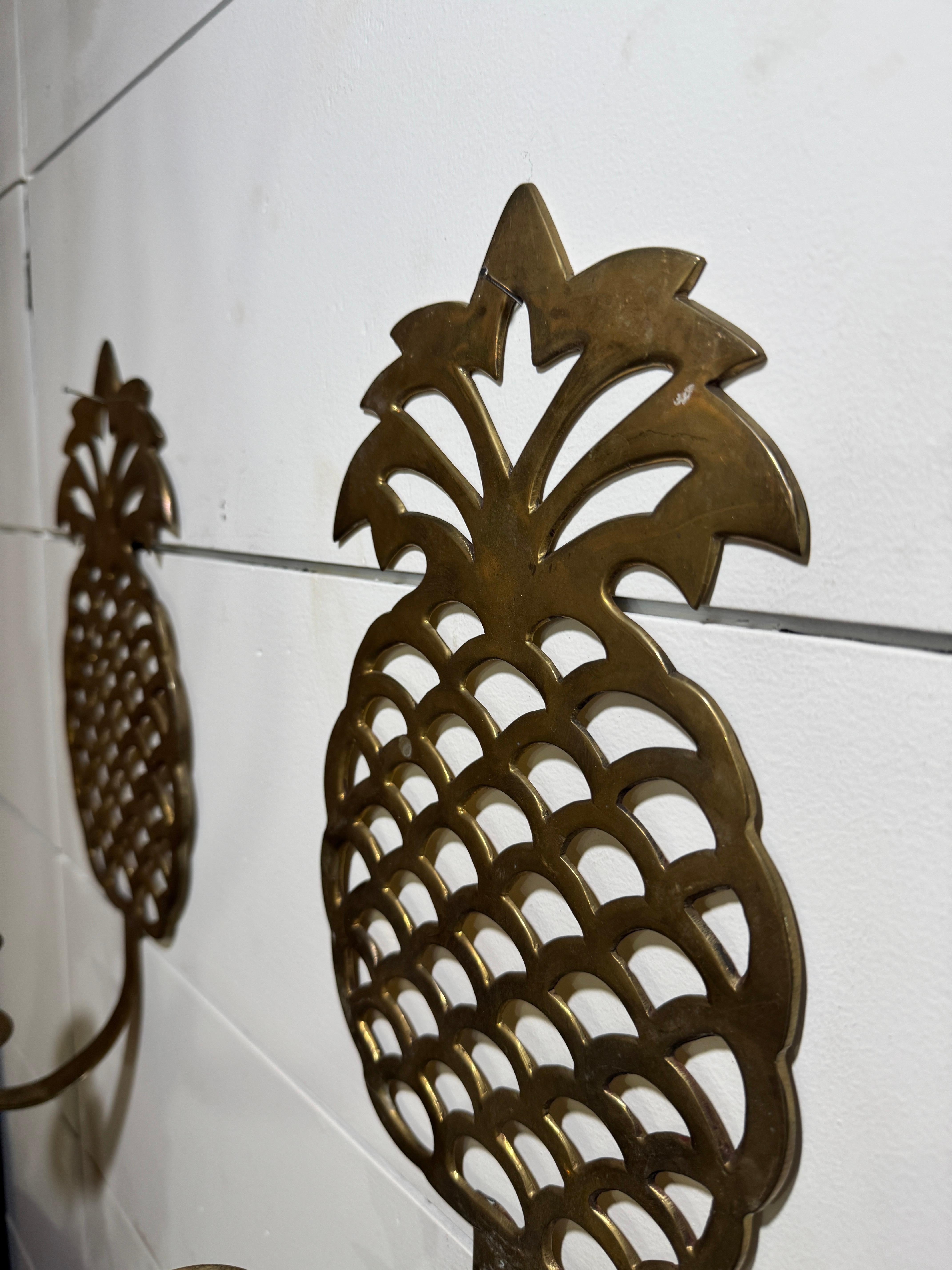 Paire d'appliques murales à ananas en laiton d'époque Bon état - En vente à West Hollywood, CA