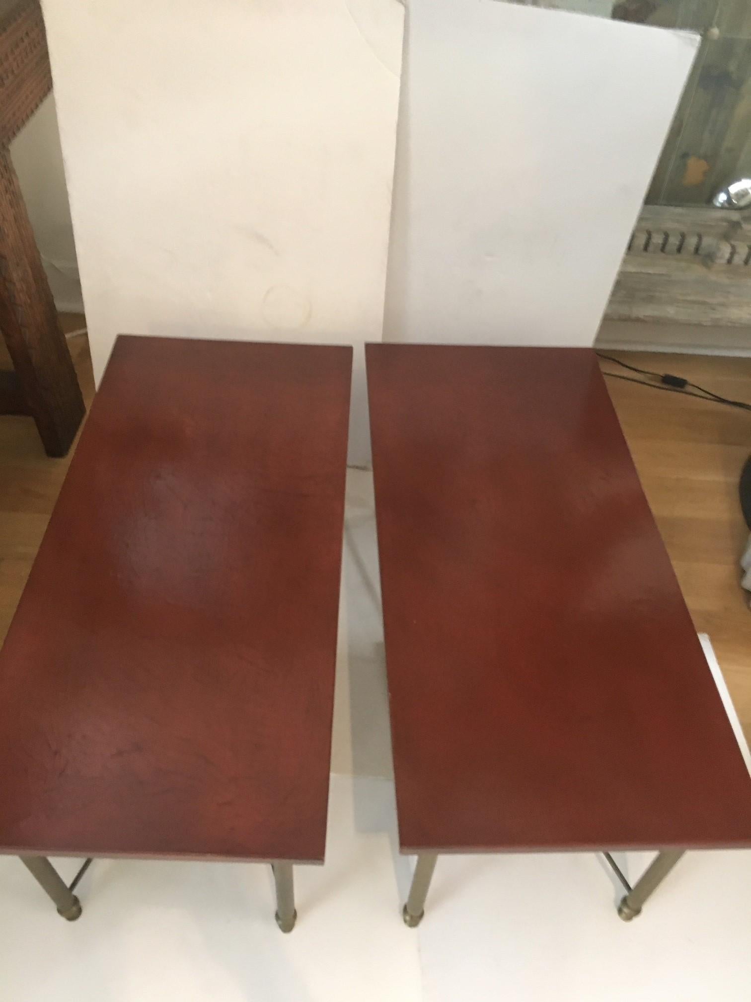 Paar Vintage-Messing-Pfeifenfuß aus Messing mit roten Leinenplatten, Maison Bagues zugeschrieben im Angebot 6