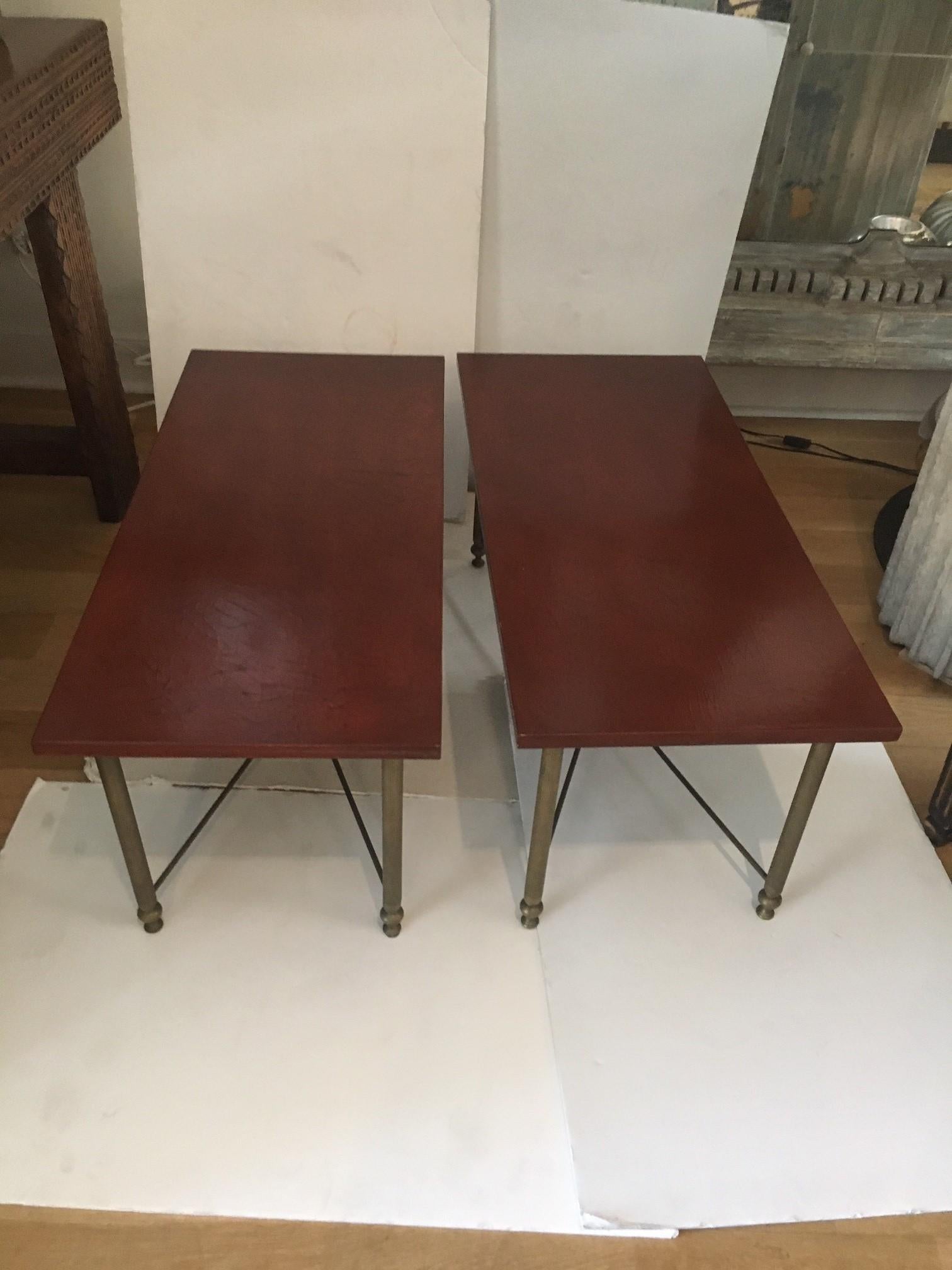 Paar Vintage-Messing-Pfeifenfuß aus Messing mit roten Leinenplatten, Maison Bagues zugeschrieben (Handgefertigt) im Angebot