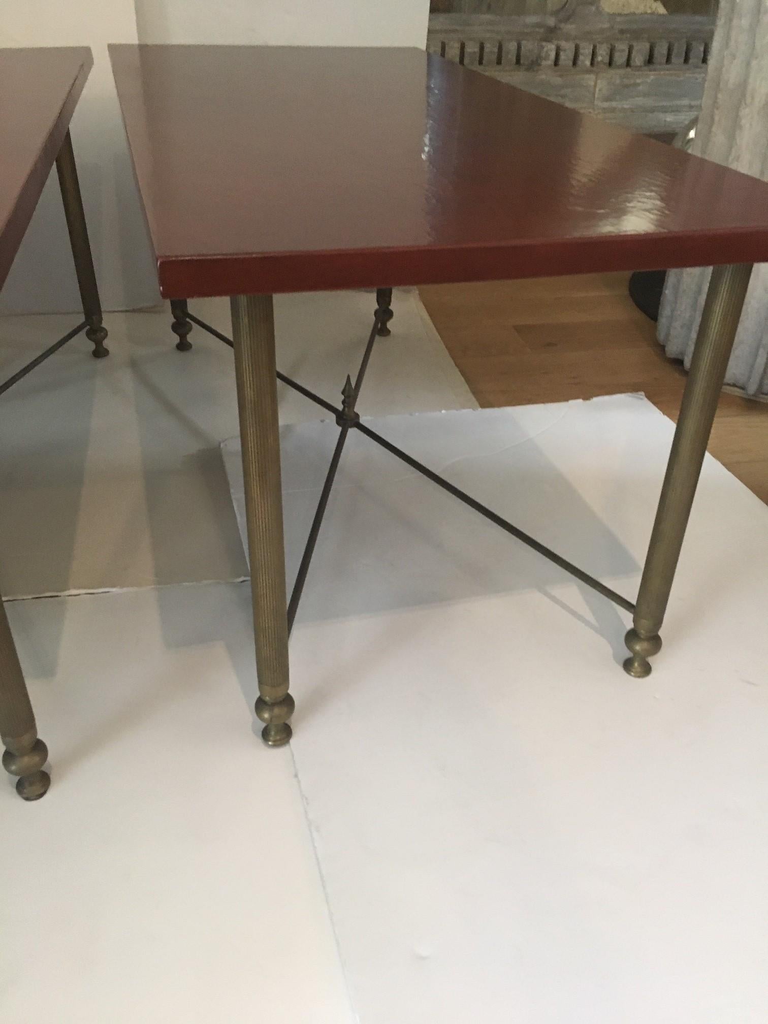 Paar Vintage-Messing-Pfeifenfuß aus Messing mit roten Leinenplatten, Maison Bagues zugeschrieben im Angebot 3