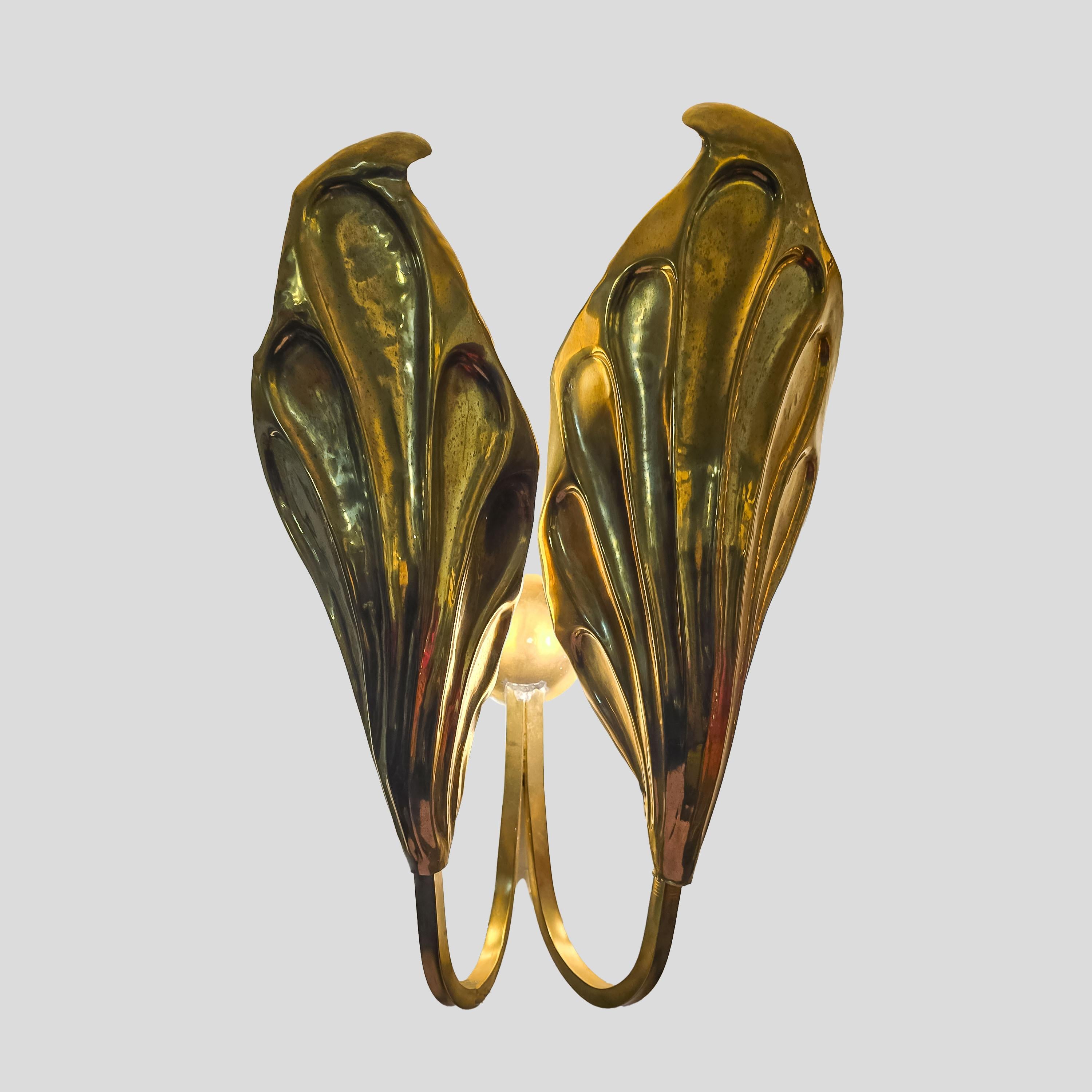 Paire d'appliques murales vintage en laiton en forme de feuille par Tommaso Barbi en vente 3