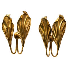 Pair of Vintage brass shape leaf wall lights by Tommaso Barbi