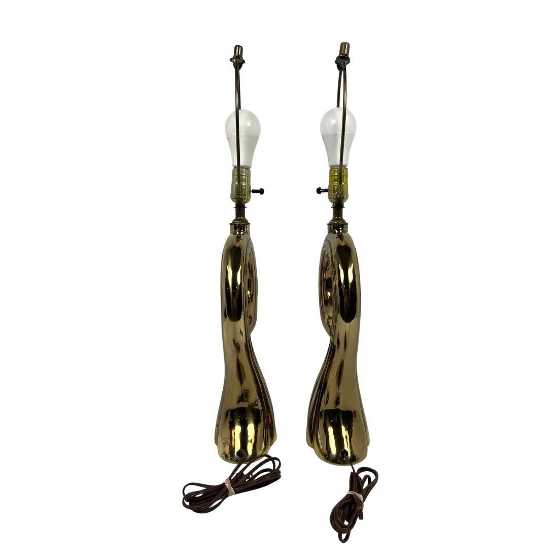 20th Century Pair of Vintage Brass Swirl Shaped Mid Century Lamps For Sale