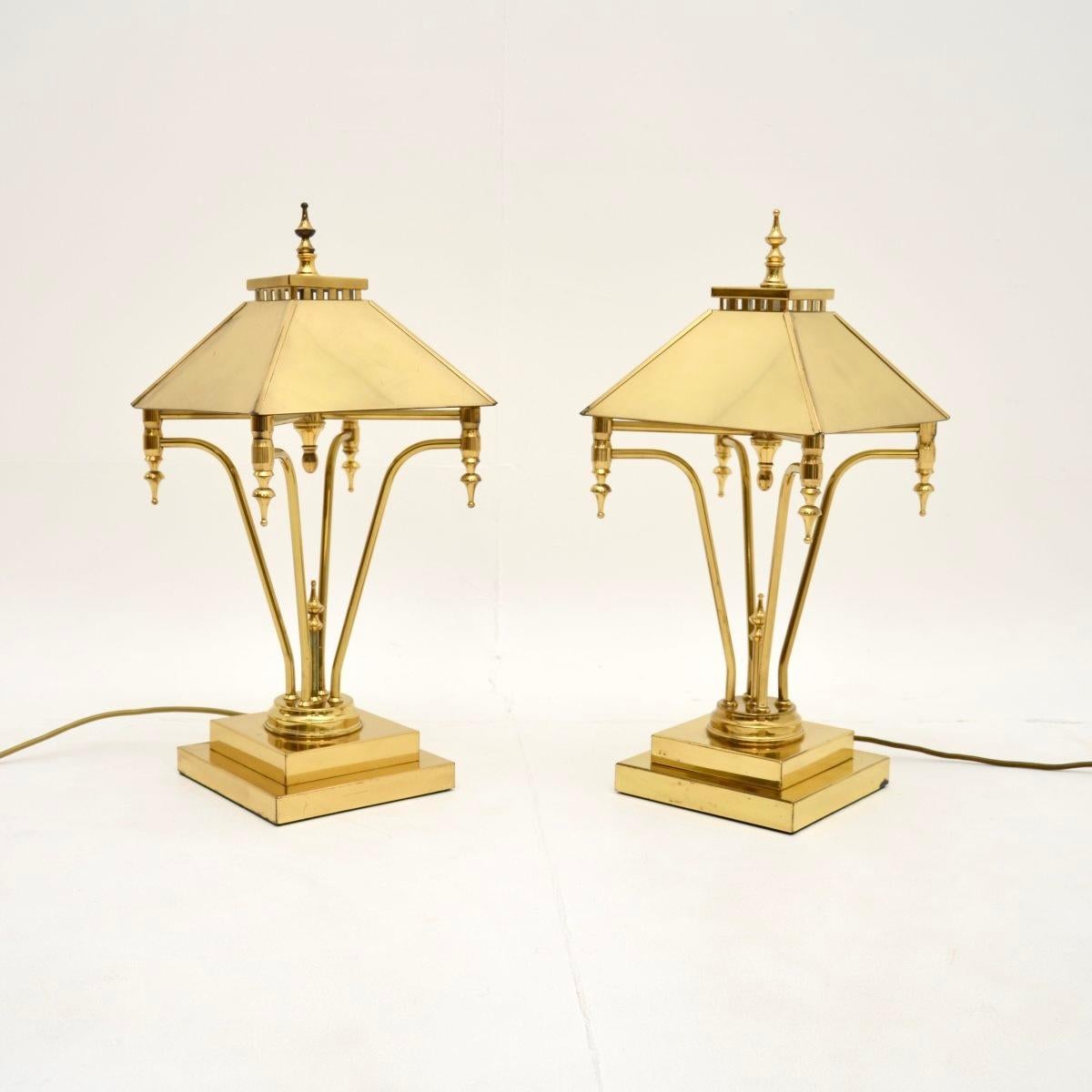 Hollywood Regency Paire de lampes de table en laiton en vente