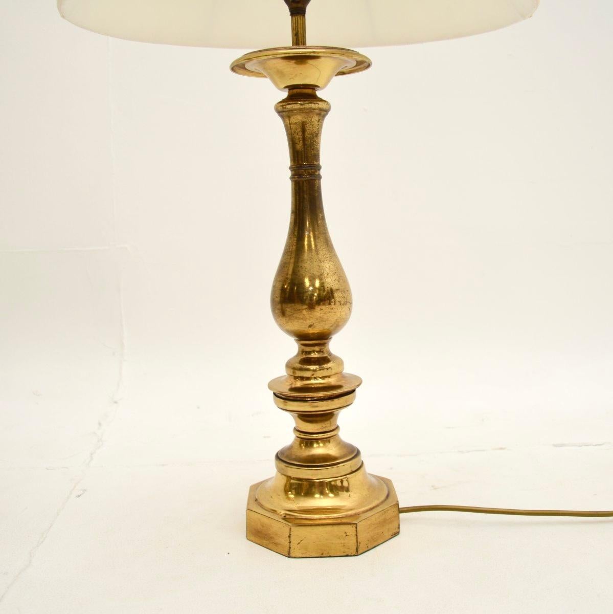 Milieu du XXe siècle Paire de lampes de table en laiton en vente