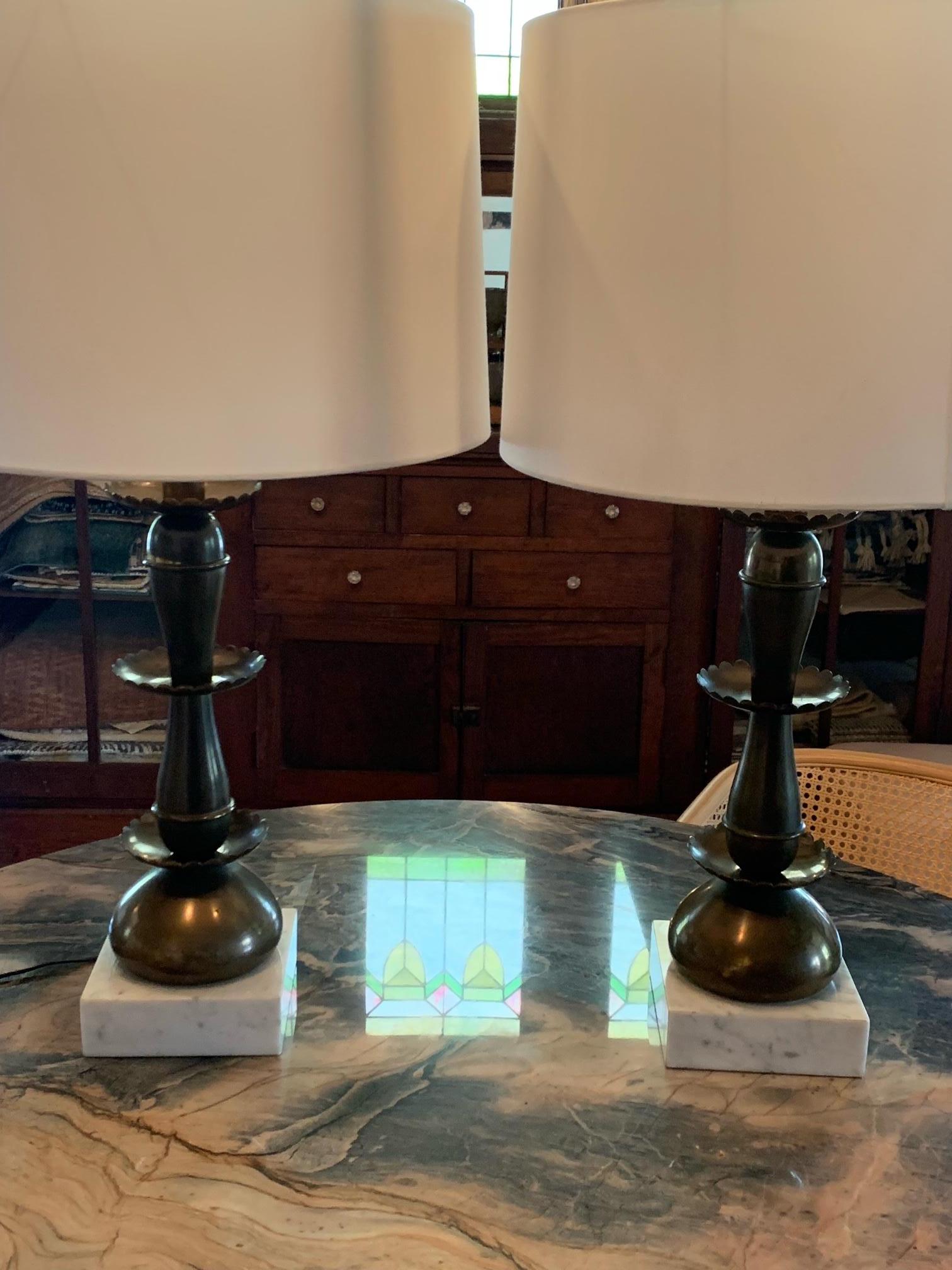 Pair of Vintage Brass Table Lamps with Floral Motif and Marble Base In Good Condition For Sale In Austin, TX