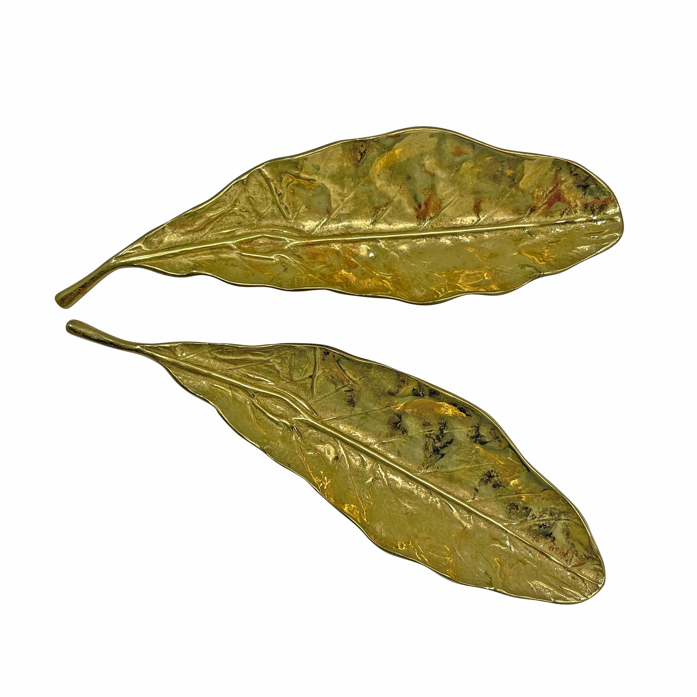 Mid-Century Modern Pair of Vintage Brass Tobacco Leaf Dishes For Sale