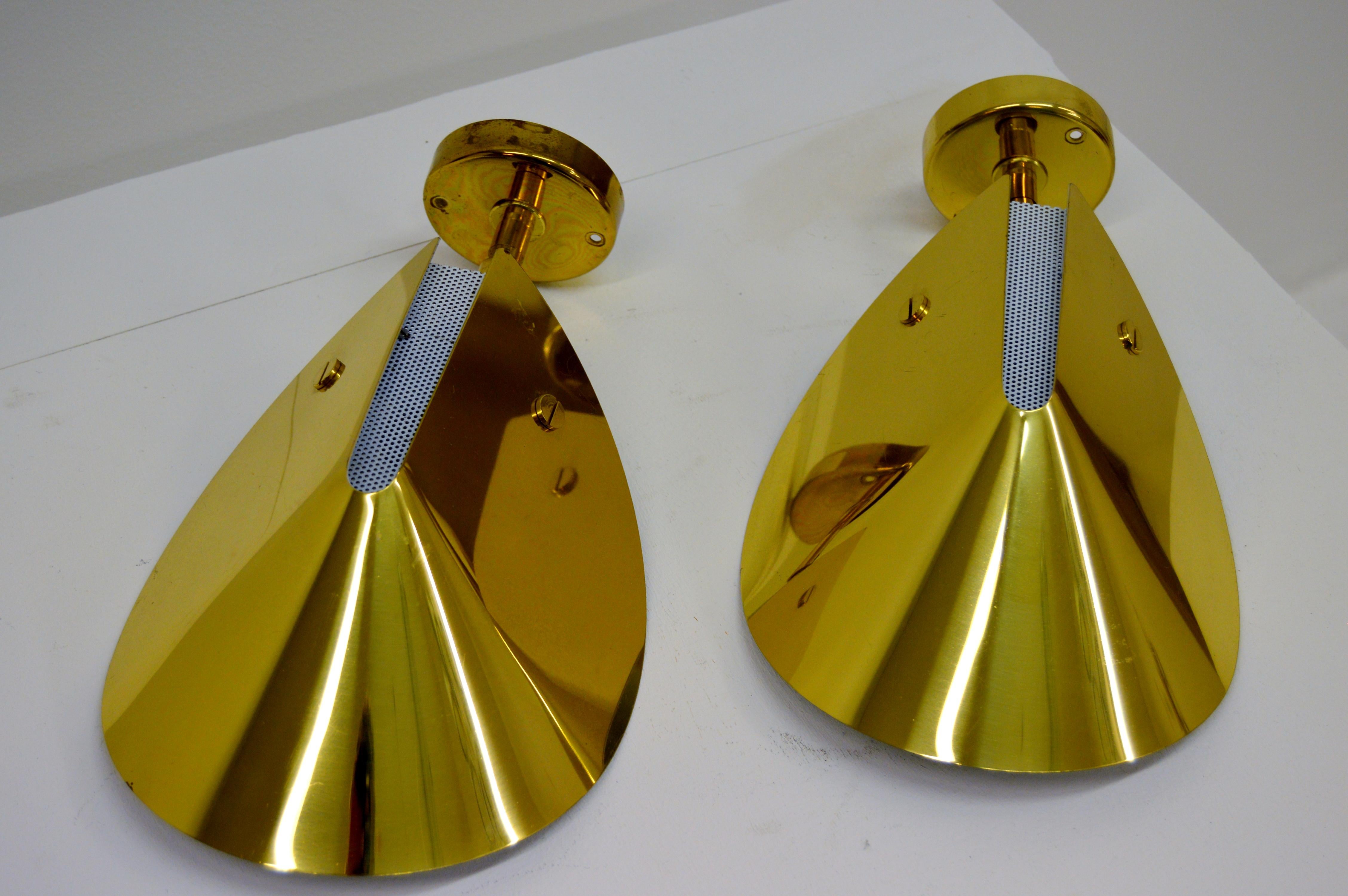 Elegant multi functional brass wall scones. Adjustable angle so they can reflect the light differently. Unknown designer, produced by Aneta Belysning, Sweden.

 