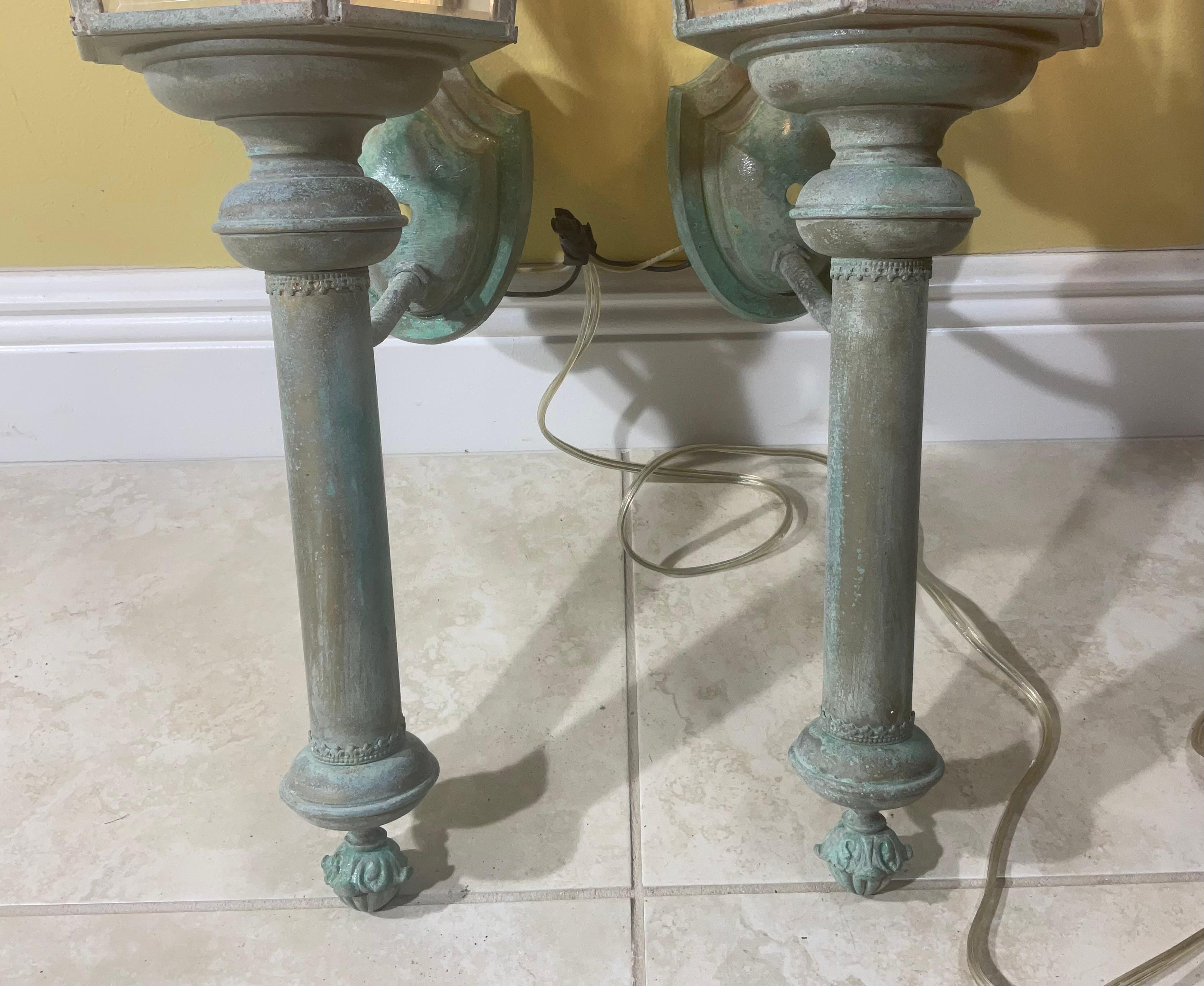 Pair of Vintage Brass Wall Lantern In Good Condition For Sale In Delray Beach, FL