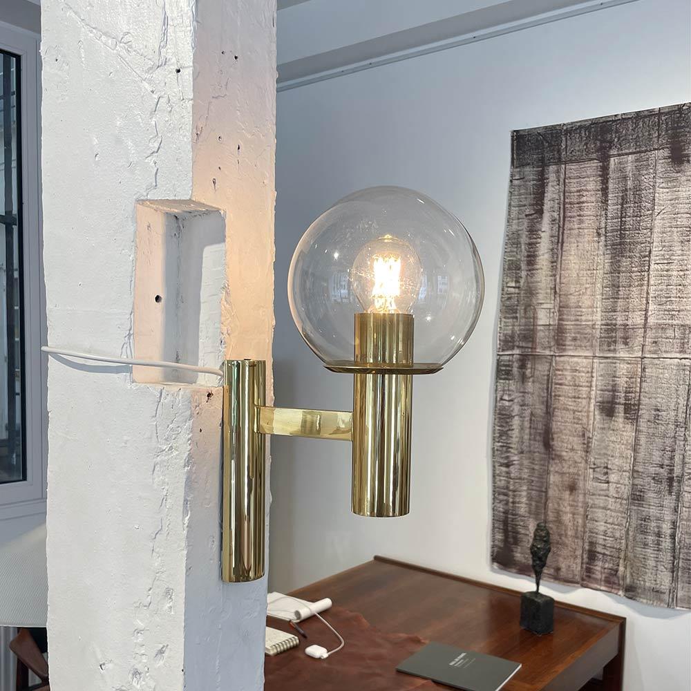 Pair of vintage brass wall lights In Good Condition For Sale In PARIS, FR