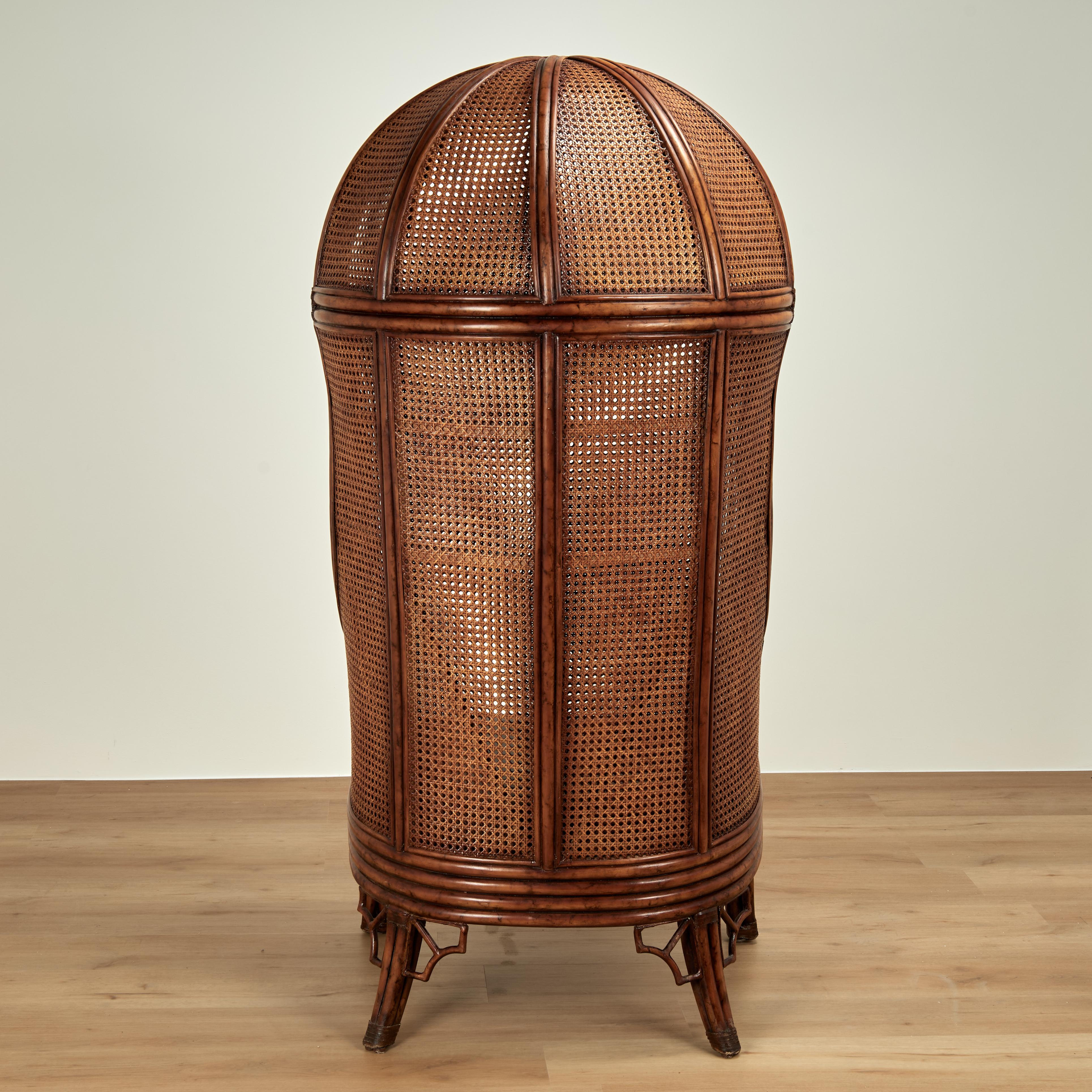 Paar British Colonial Style Faux Bamboo Caned Porters Stühle Vintage im Zustand „Gut“ im Angebot in Palm Beach, FL