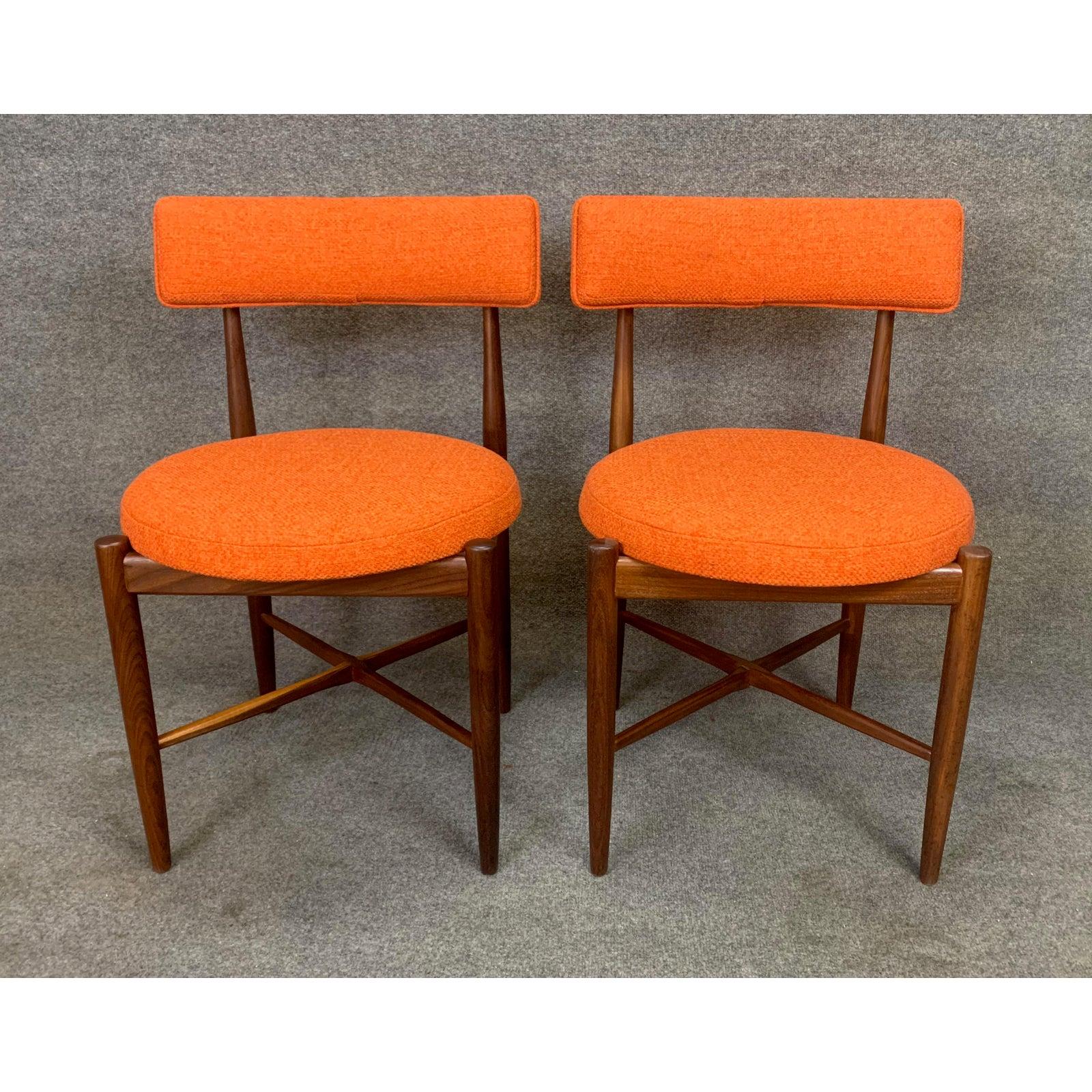 Pair of Vintage British Mid-Century Modern Teak Accent Chairs by G Plan In Good Condition For Sale In San Marcos, CA
