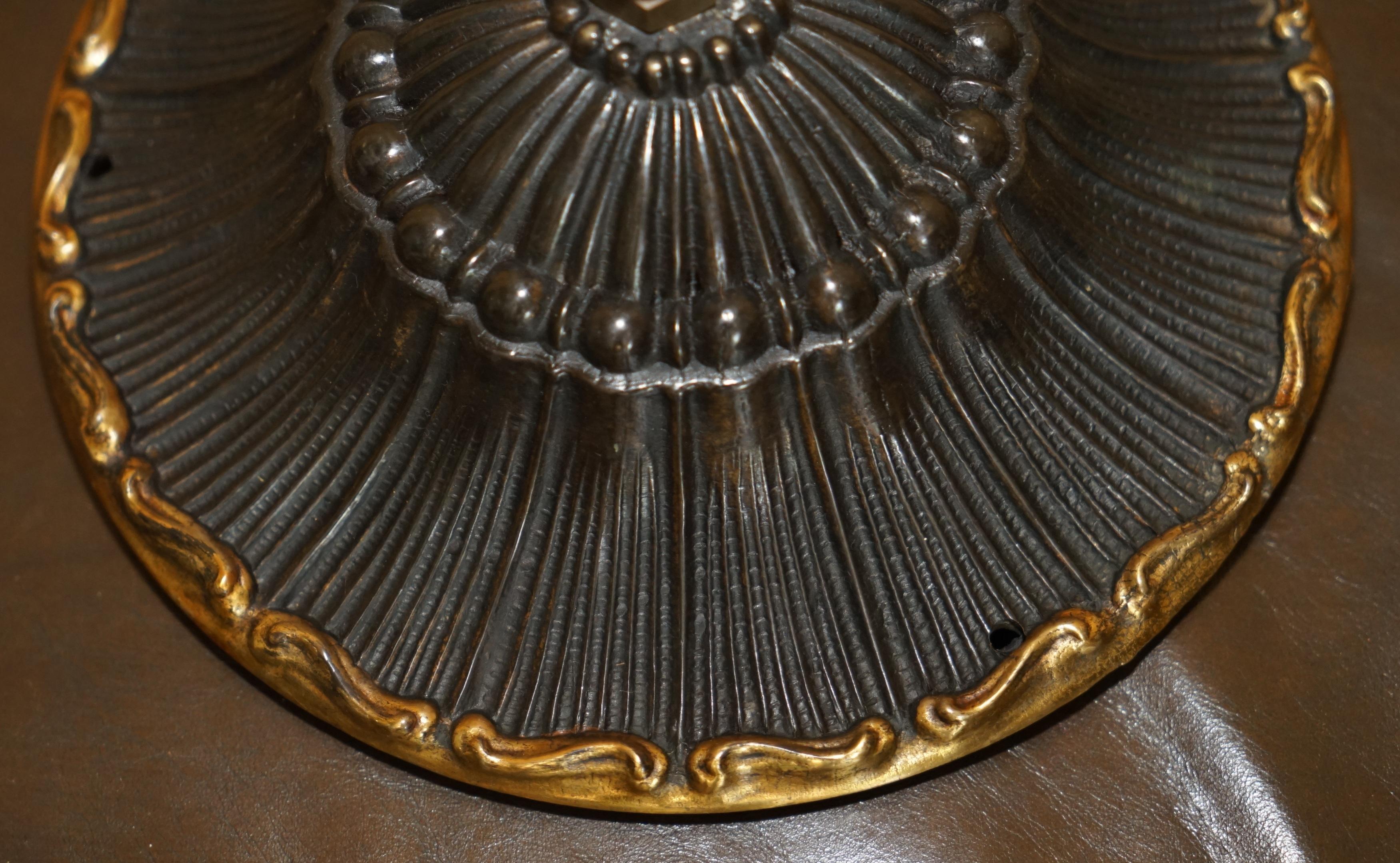 Sconosciuto COPPIA DI GANCI PER LUCI A SOFFITTO E A CAMPANILE IN BRONZO E OTTONE d'epoca in vendita