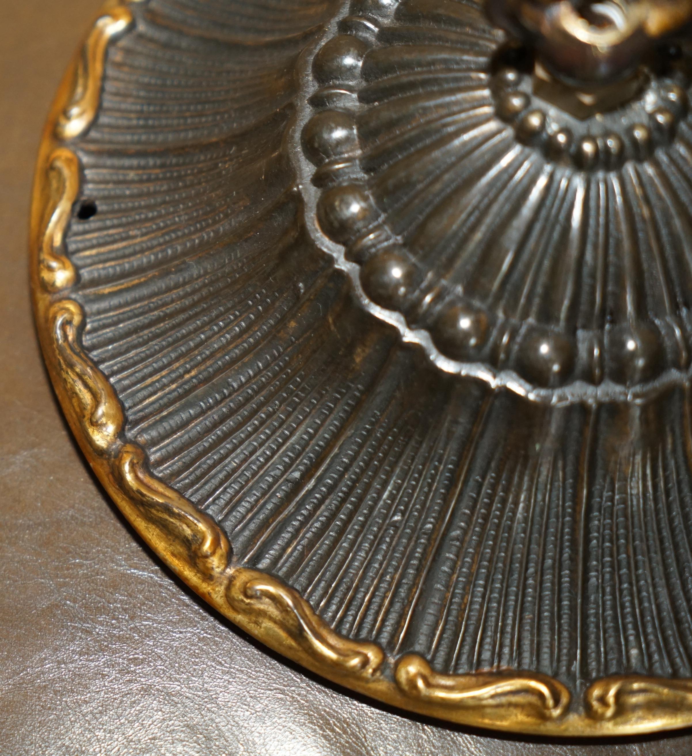 Dorato COPPIA DI GANCI PER LUCI A SOFFITTO E A CAMPANILE IN BRONZO E OTTONE d'epoca in vendita