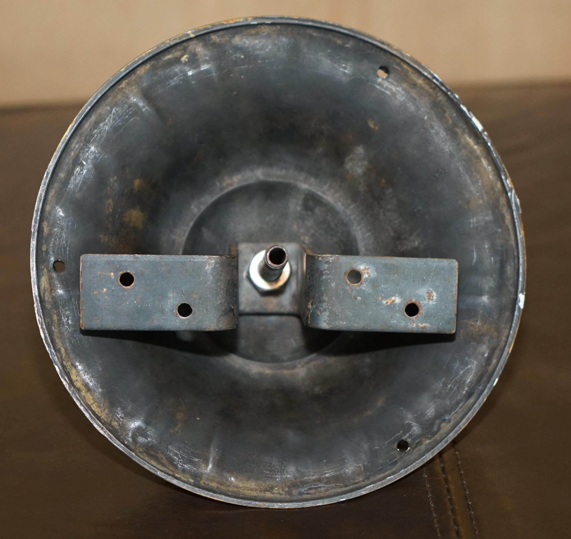 XX secolo COPPIA DI GANCI PER LUCI A SOFFITTO E A CAMPANILE IN BRONZO E OTTONE d'epoca in vendita