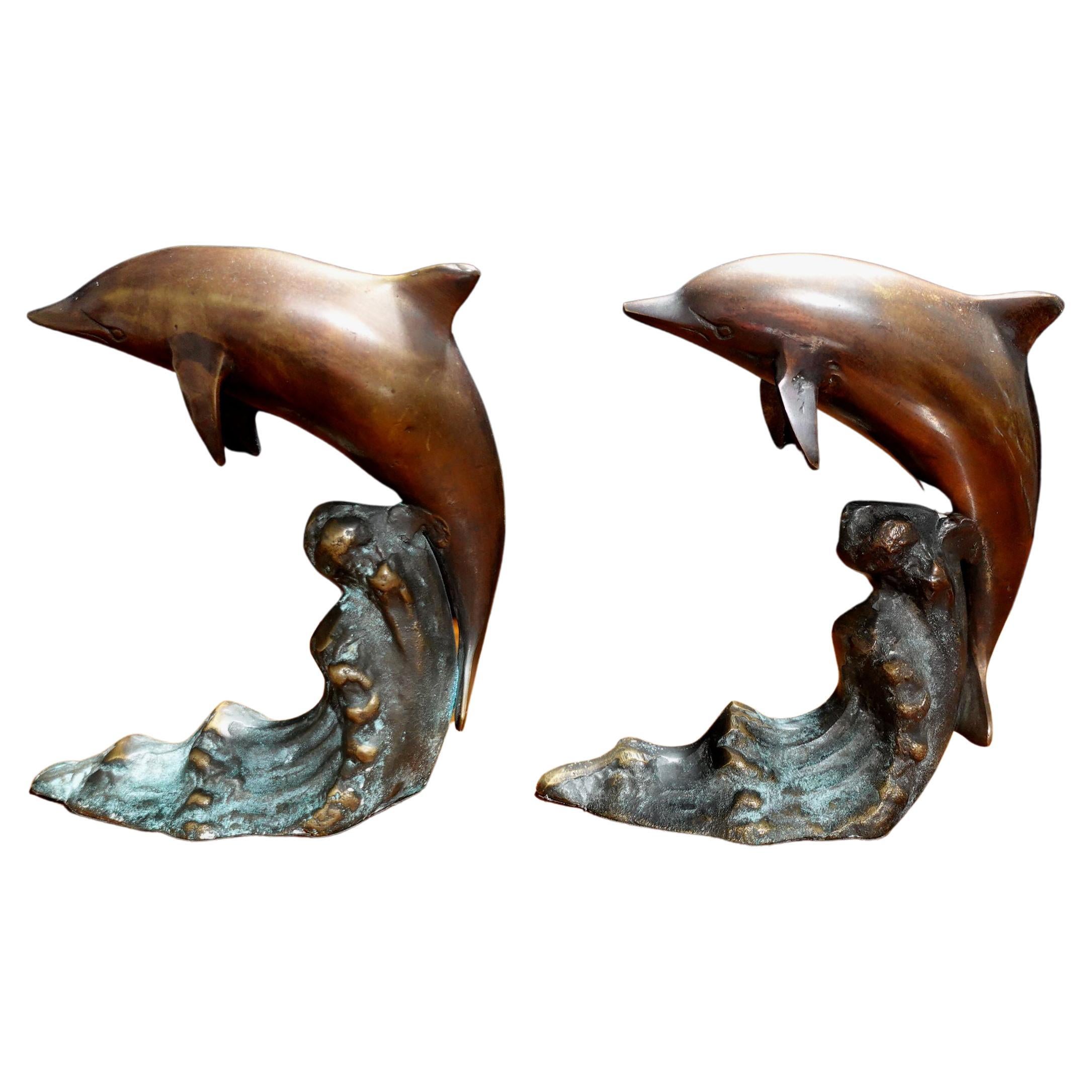 Paar Bronze-Buchstützen- Delphine im Vintage-Stil