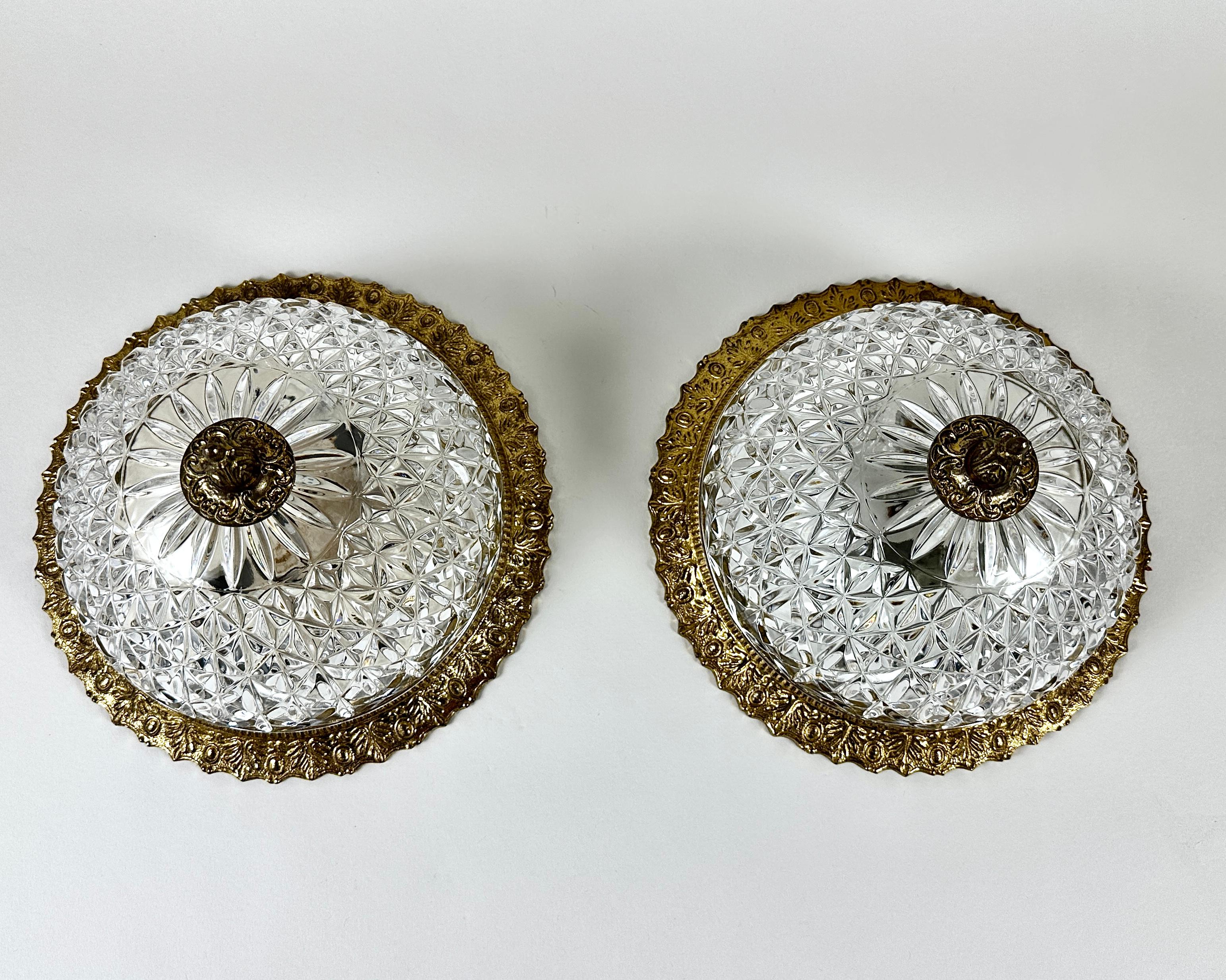 Mid-Century moderno Coppia di lampade lampadario in bronzo e cristallo d'epoca - Illuminazione elegante in vendita