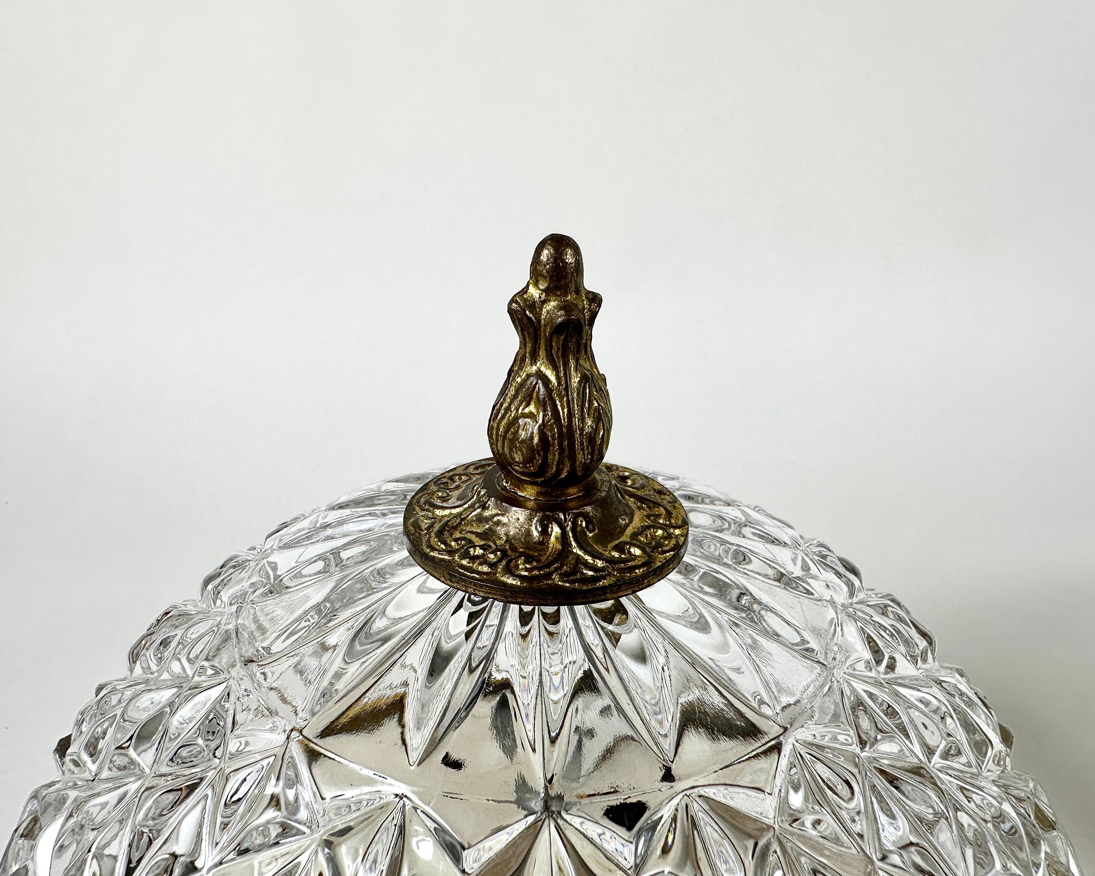 Bronzo Coppia di lampade lampadario in bronzo e cristallo d'epoca - Illuminazione elegante in vendita