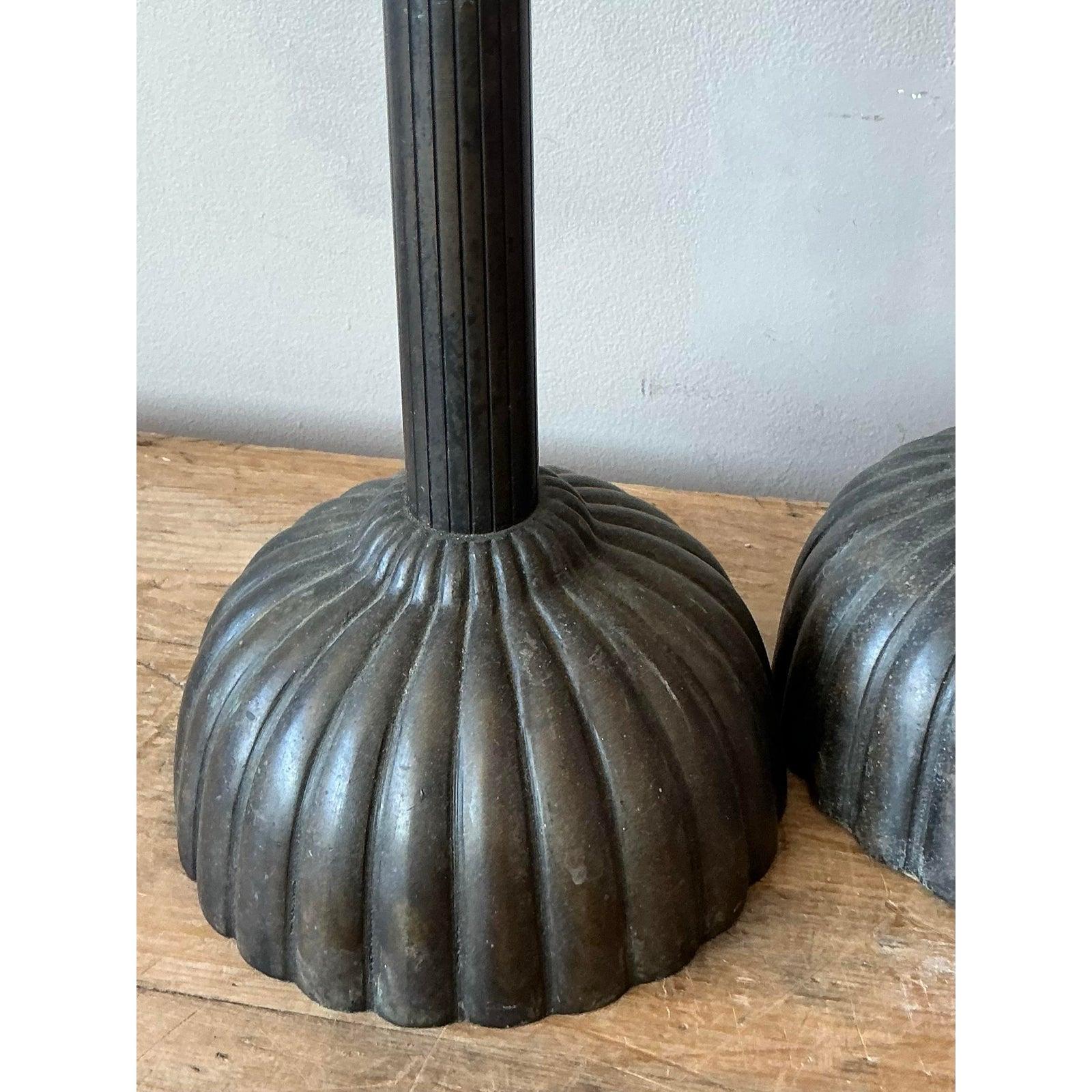 Bronzo Coppia di candelieri scanalati in bronzo d'epoca in vendita