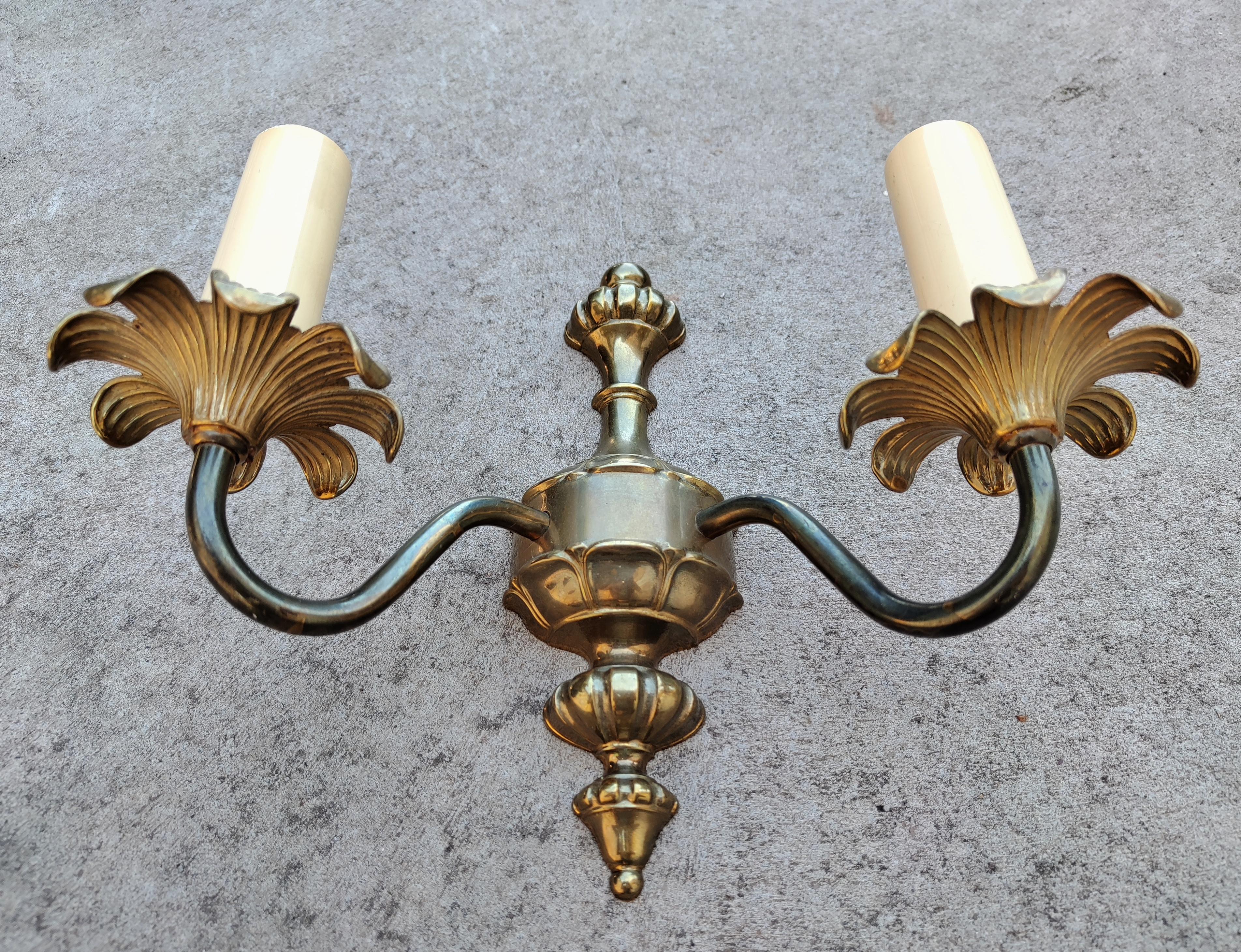 In this listing you will find a pair of Neoclassical style sconces done in solid bronze and designed by J. Sommer. Each sconce features 2 light spots, with floral details. Manufacturer's label is still attached. Made in Sweden in 1960s.

Very good