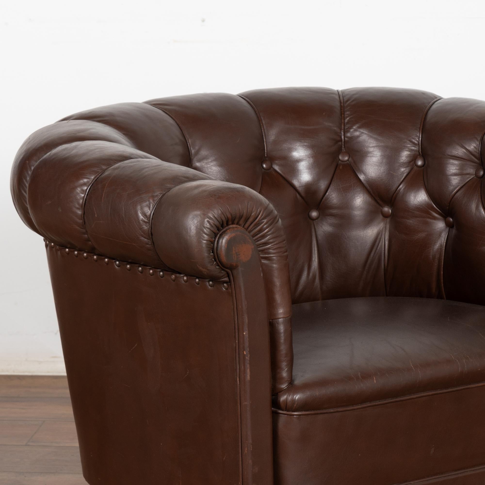 20th Century Pair of Vintage Brown Leather Club Chairs, England circa 1940