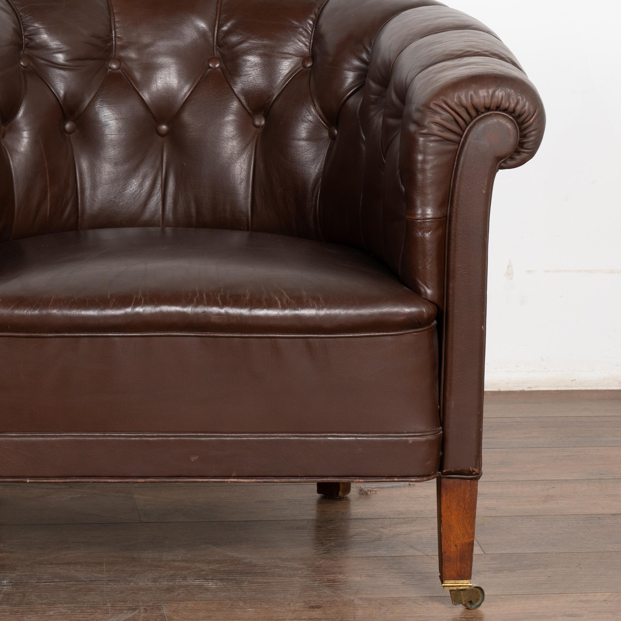 Pair of Vintage Brown Leather Club Chairs, England circa 1940 1