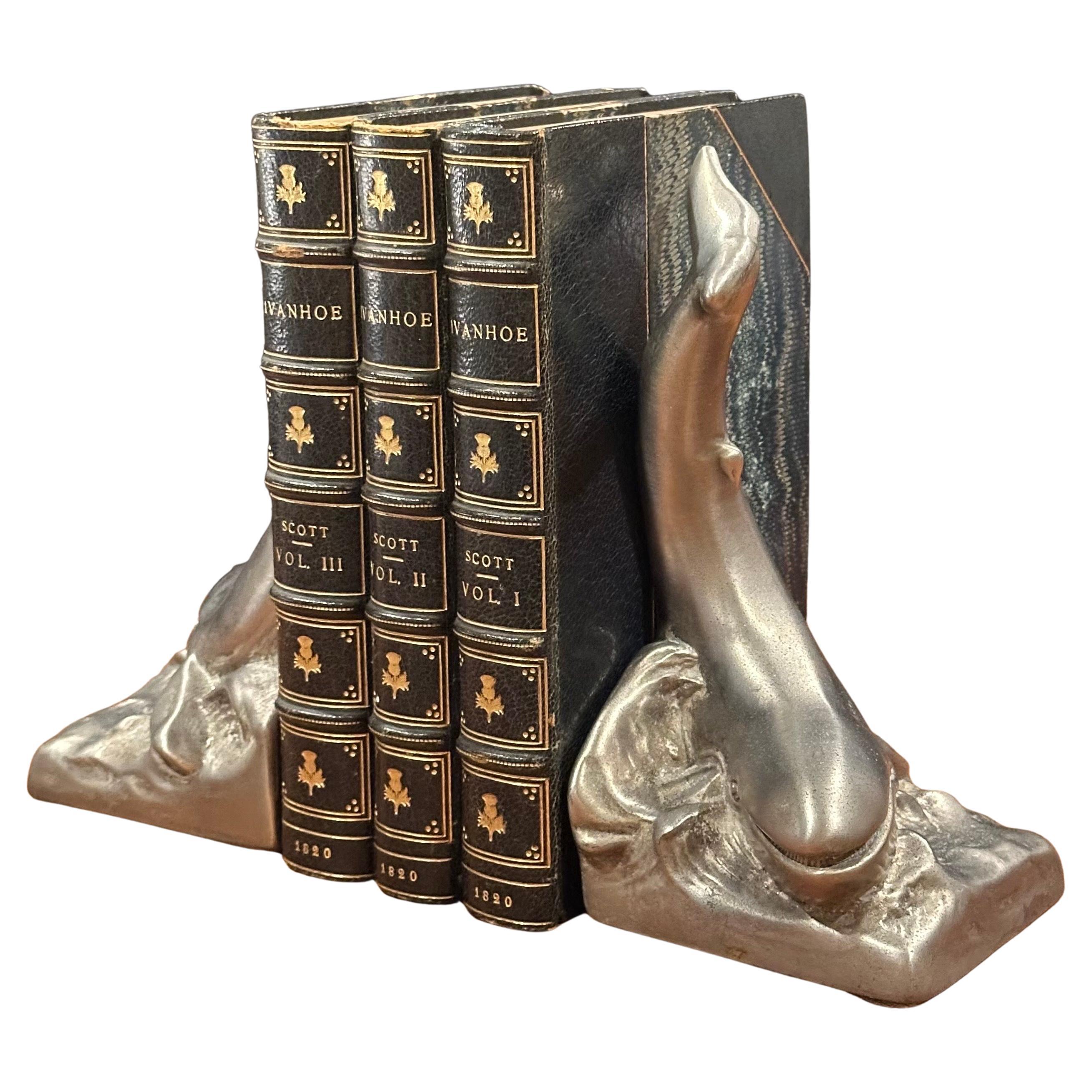 Américain Paire de serre-livres vintage en nickel brossé représentant une baleine de P.M. Artisan en vente
