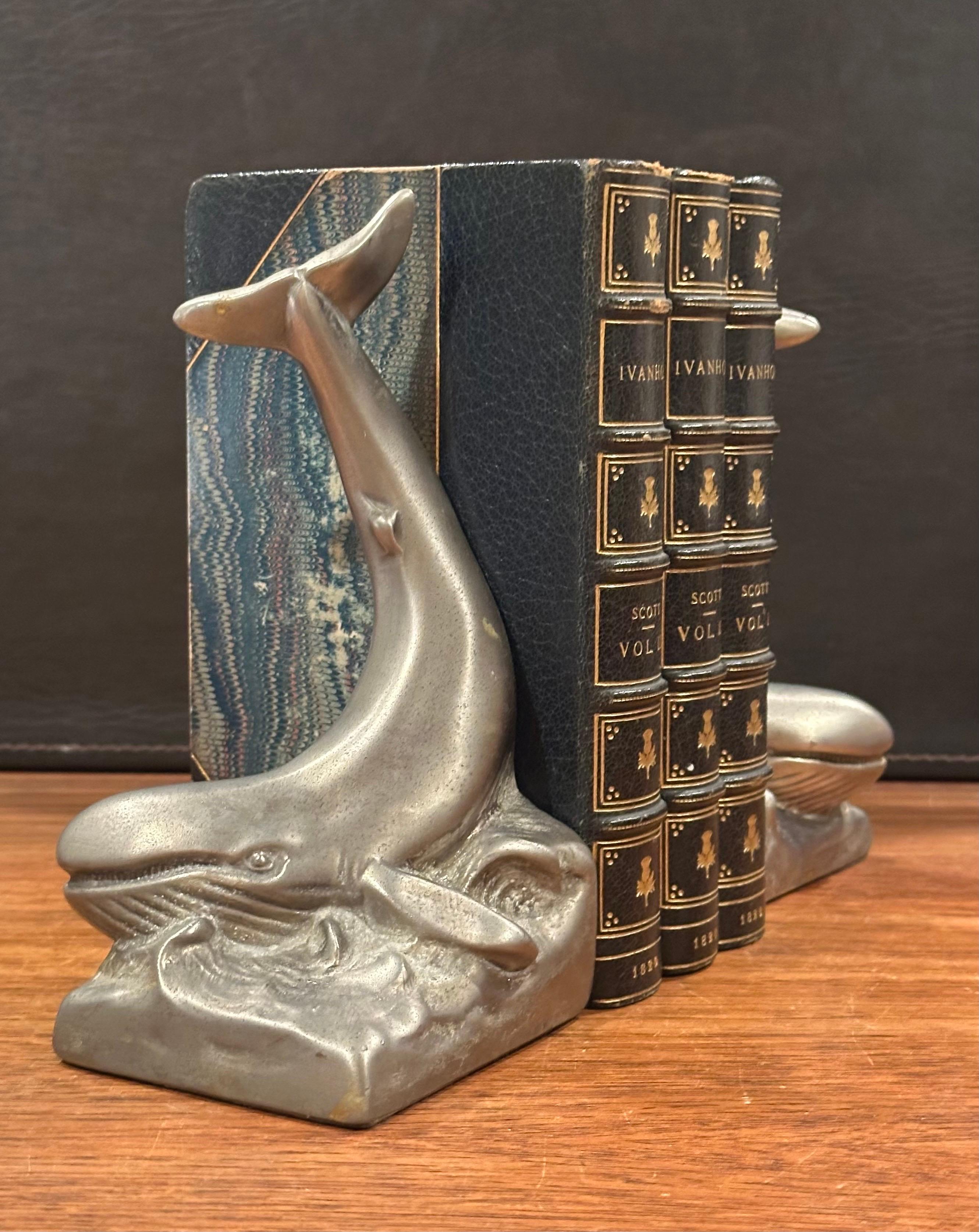 Nickel Paire de serre-livres vintage en nickel brossé représentant une baleine de P.M. Artisan en vente