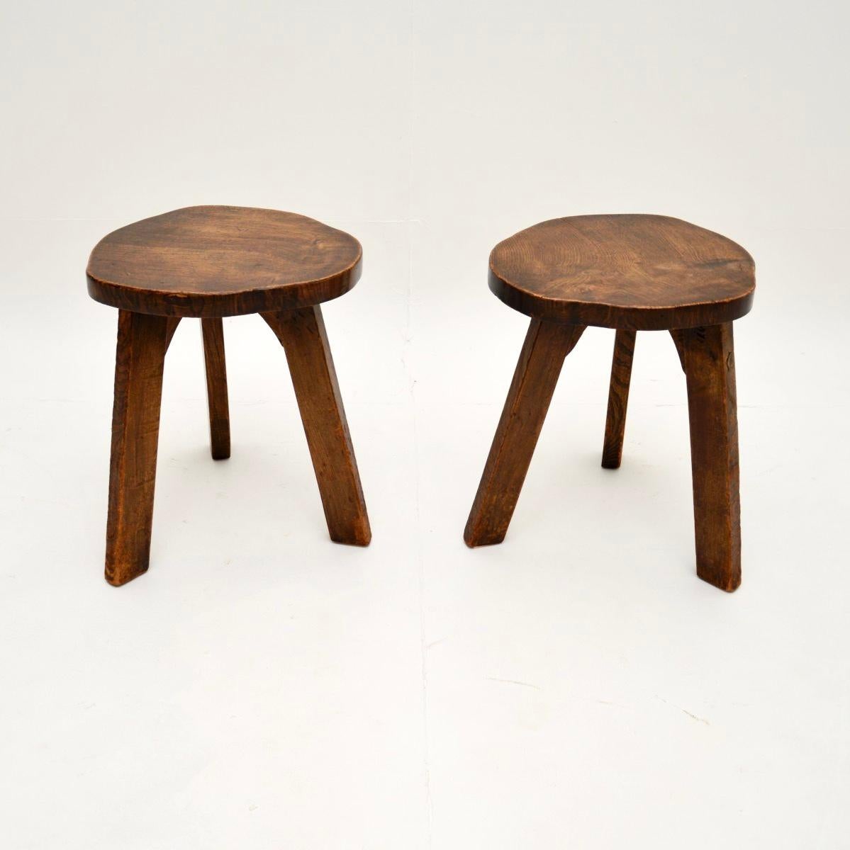 A charming and extremely well made pair of vintage Brutalist stools / side tables in solid elm. They were made in England, they date from around the 1950-60’s.

The quality is outstanding, they are beautifully crafted from solid elm which has a