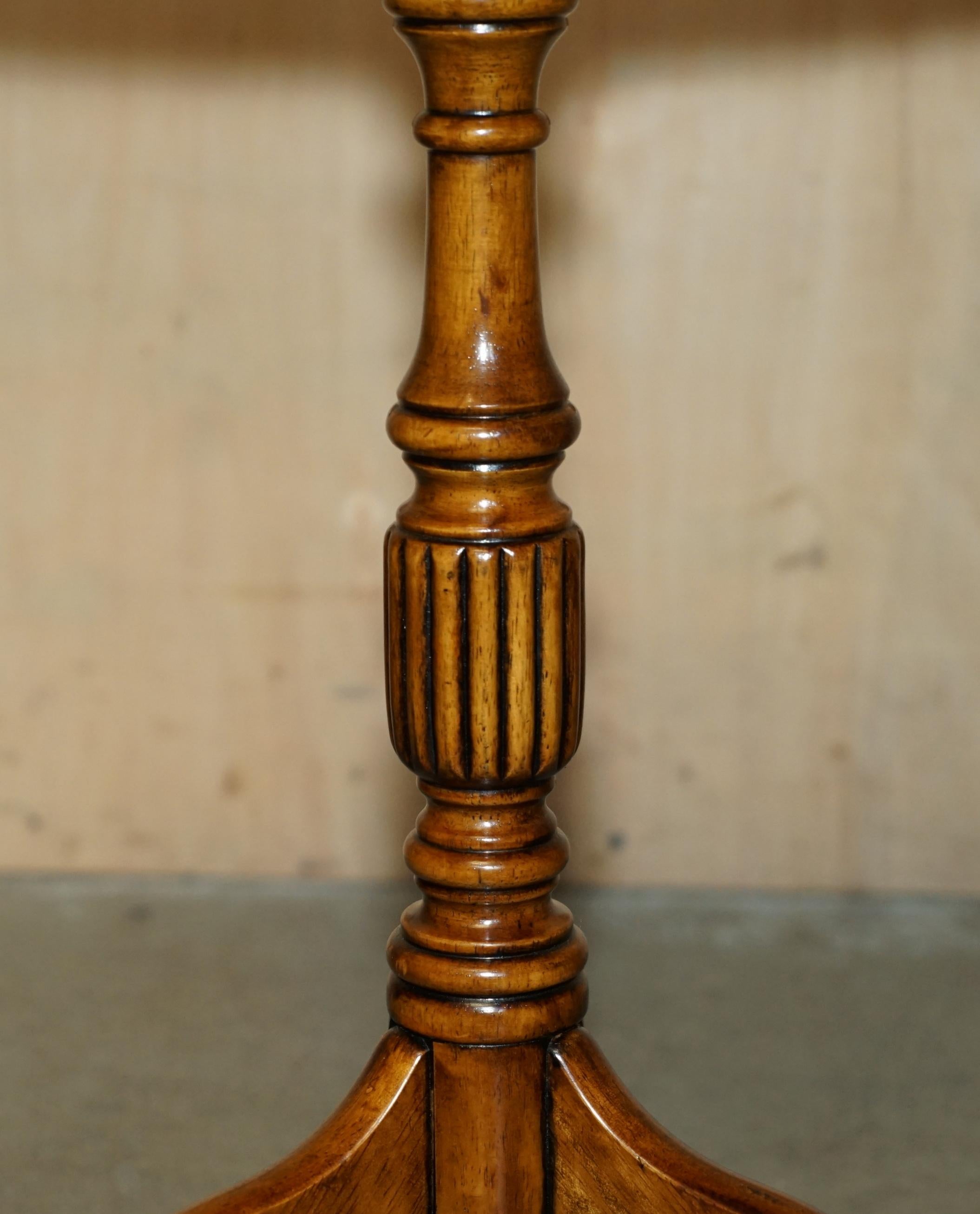 PAIR OF VINTAGE BURR WALNUT WiTH GALLERY RAILS SIDE END LAMP WINE TRIPOD TABLES For Sale 2