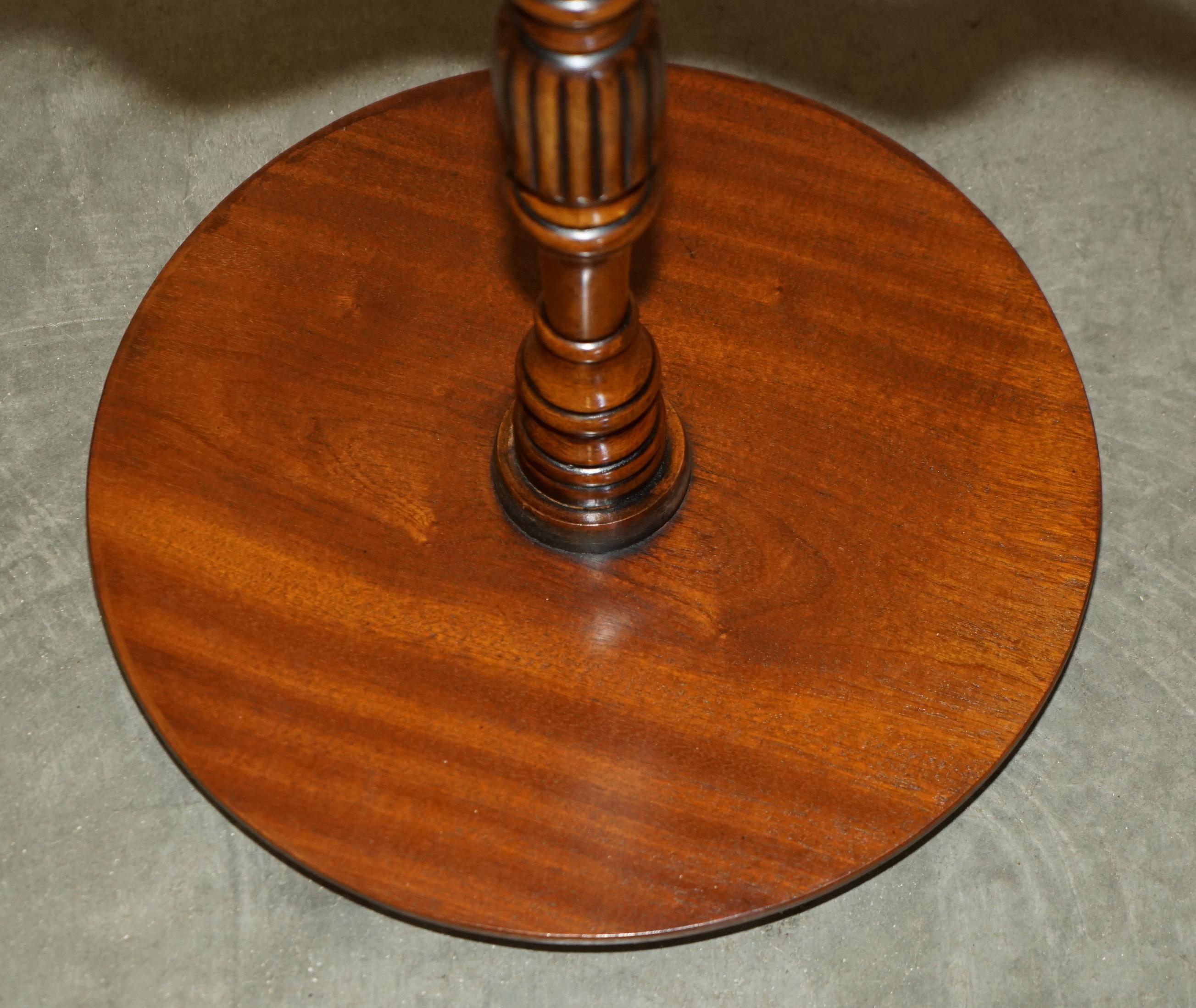 PAIR OF VINTAGE BURR WALNUT WiTH GALLERY RAILS SIDE END LAMP WINE TRIPOD TABLES For Sale 4