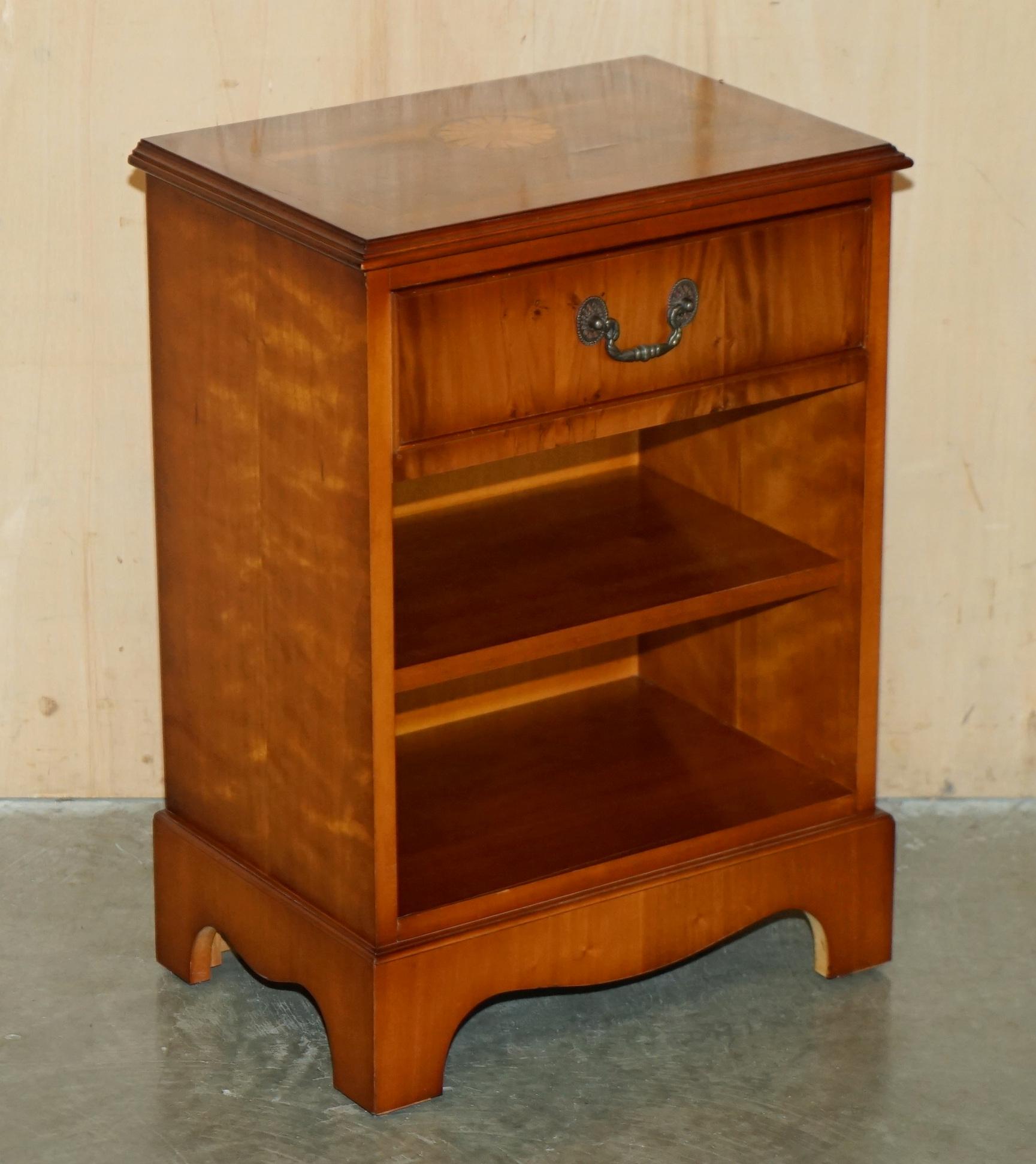 Paire de tables à vin d'époque en noyer, bois de chêne, Sheraton Revival. en vente 5