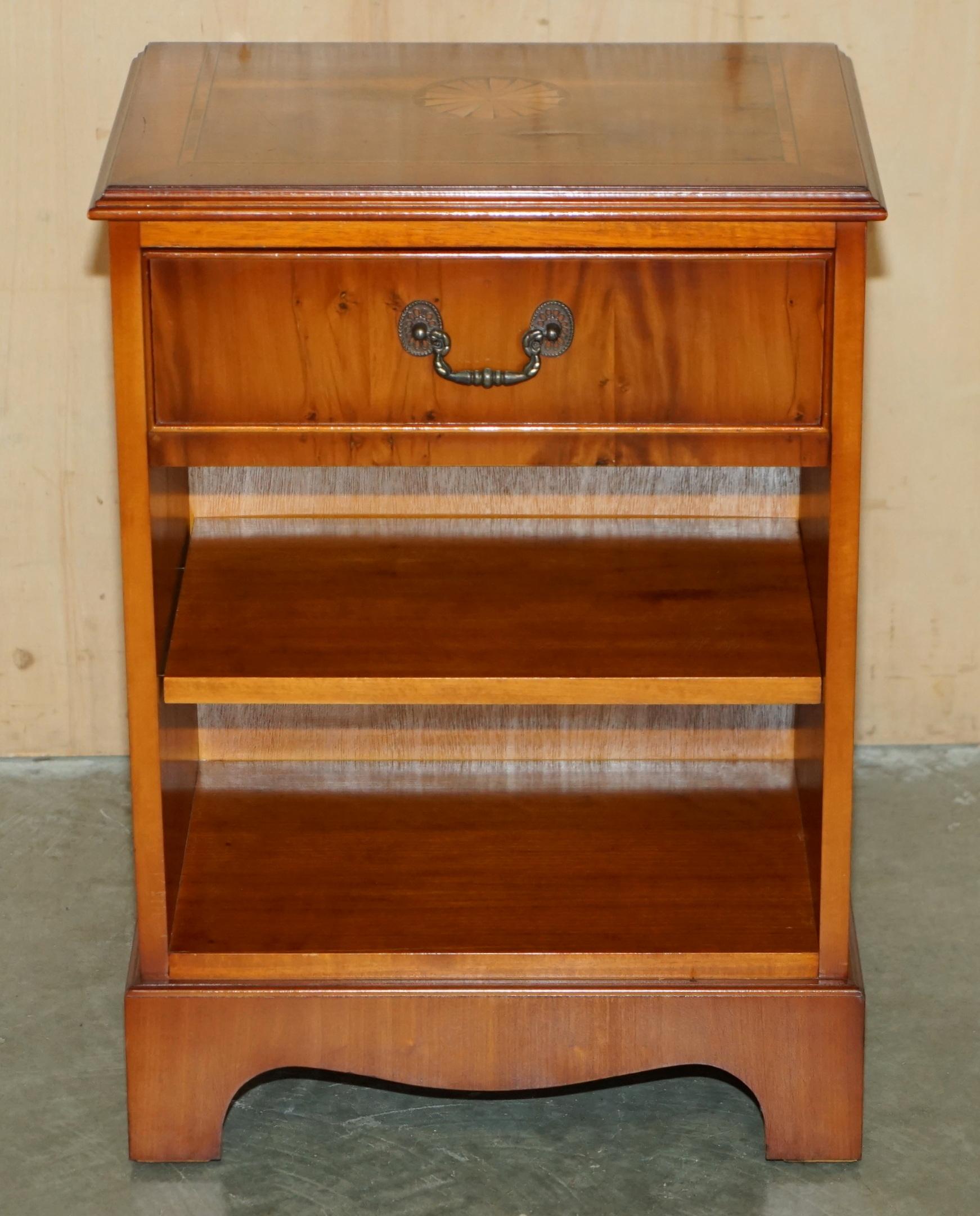 Paire de tables à vin d'époque en noyer, bois de chêne, Sheraton Revival. en vente 6