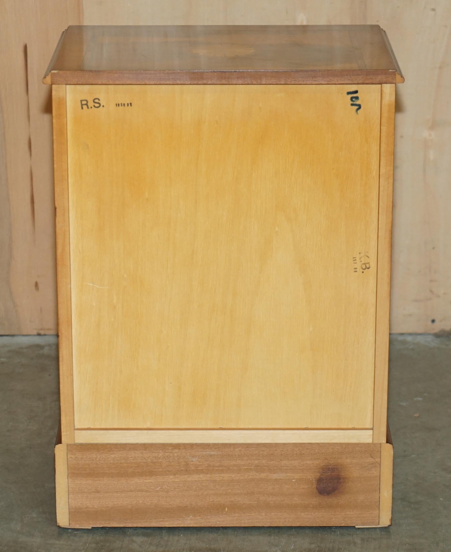 Paire de tables à vin d'époque en noyer, bois de chêne, Sheraton Revival. en vente 2