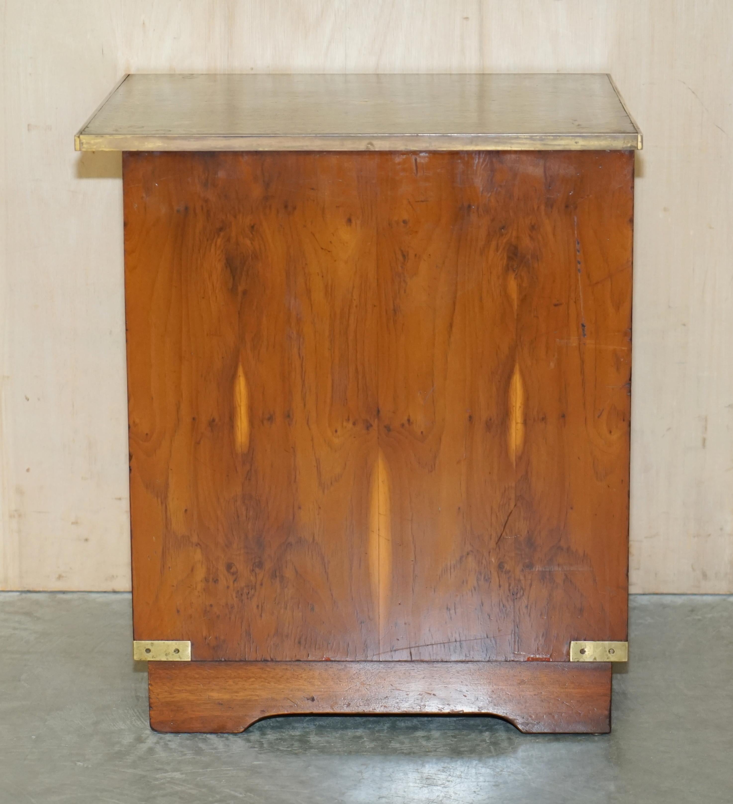 paire de tiroirs de table de chevet de campagne militaire en cuir vert d'époque de Wood Wood Wood en vente 4