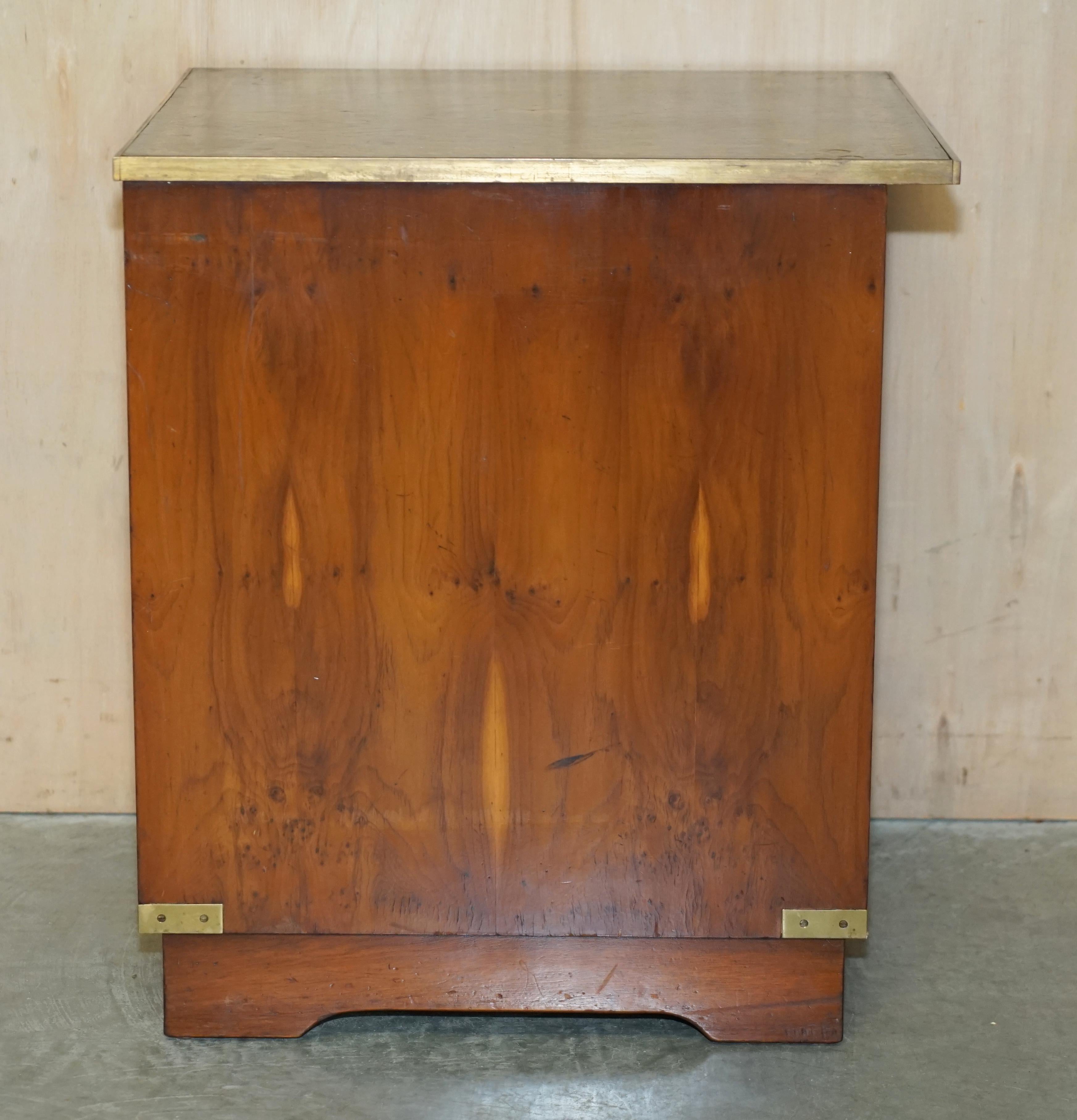 paire de tiroirs de table de chevet de campagne militaire en cuir vert d'époque de Wood Wood Wood en vente 6
