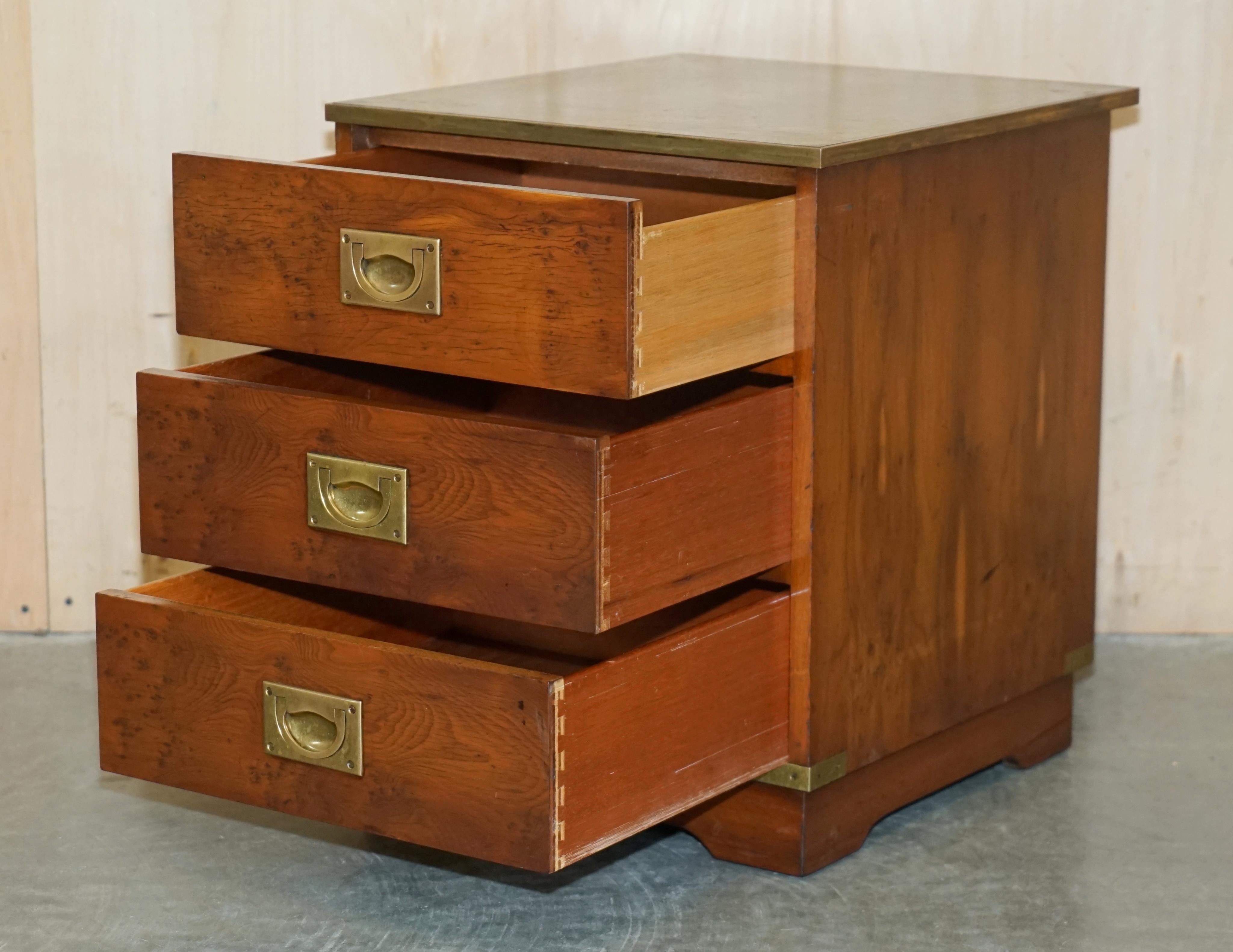 paire de tiroirs de table de chevet de campagne militaire en cuir vert d'époque de Wood Wood Wood en vente 10