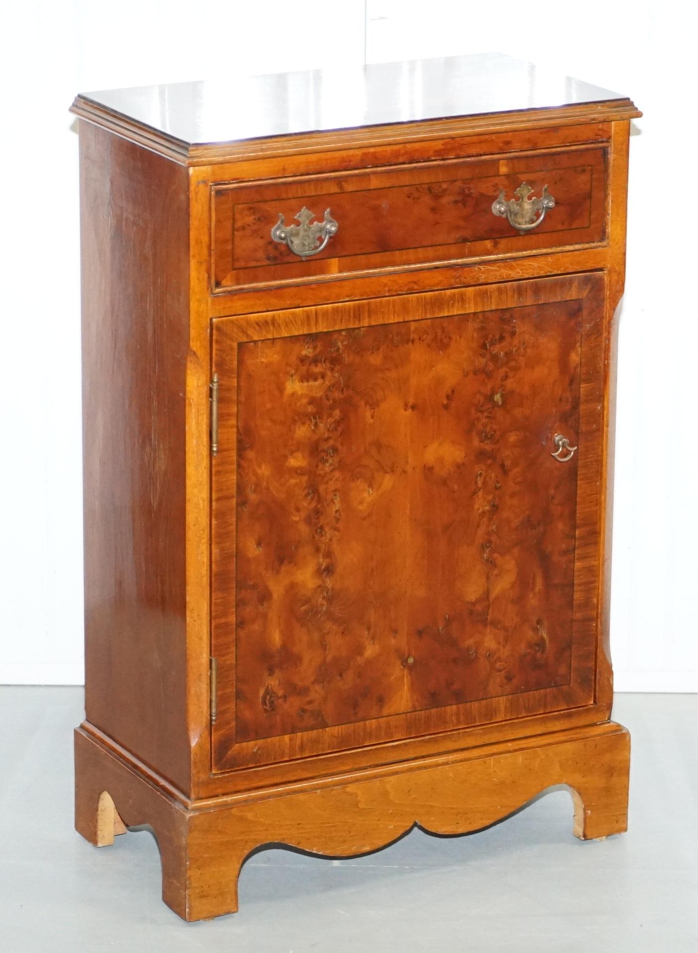 We are delighted to offer for sale this stunning pair of lovely vintage Burr Yew wood lamp end wine side table cupboards each with a single drawer and shelf.

A good looking and well-made pair, ideally suited in a living room next to seating to