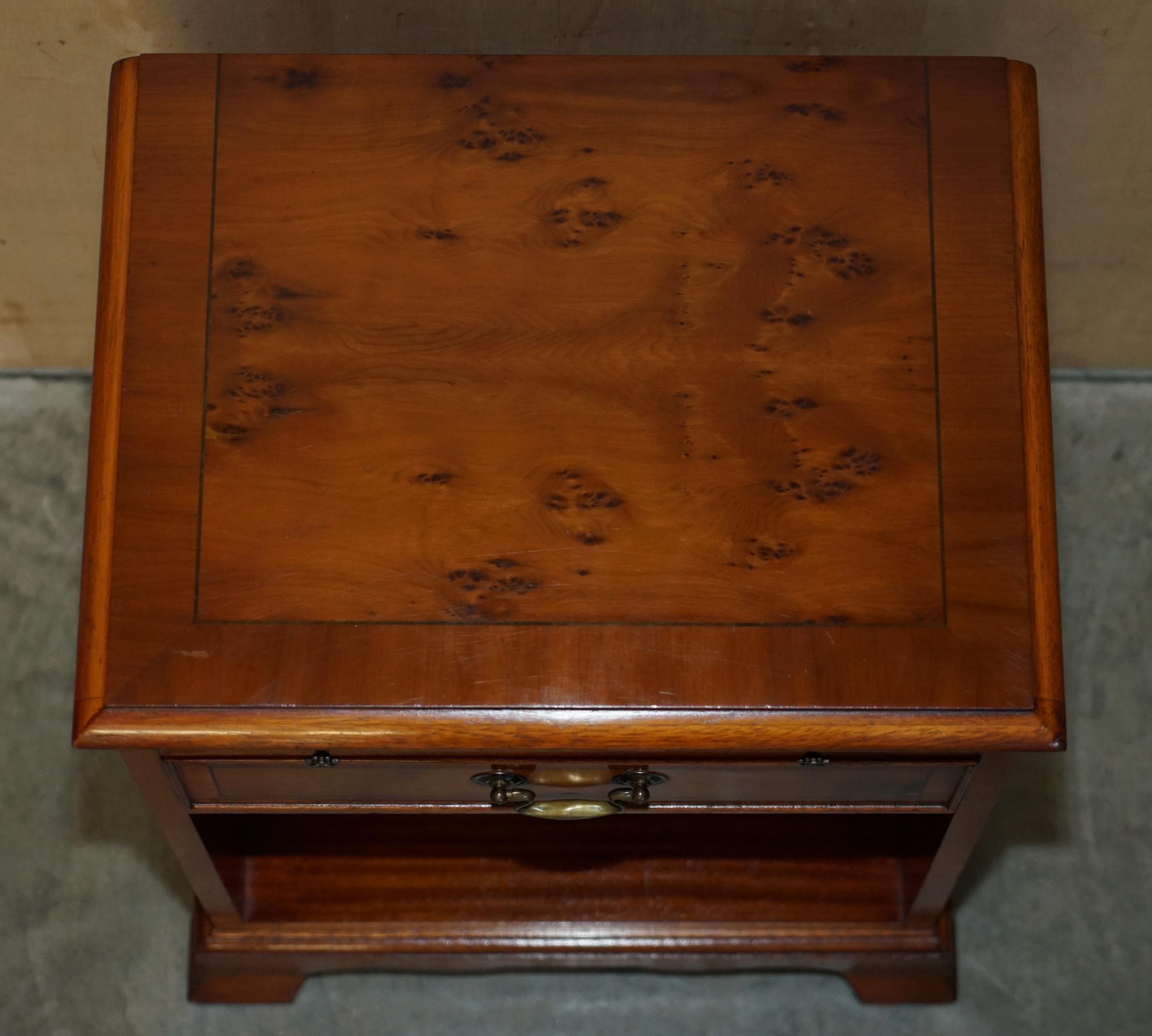 Paire de lampes anciennes en bois d'if de Burr, en forme de lampe, pour les bouts de bouteilles de vin. en vente 4