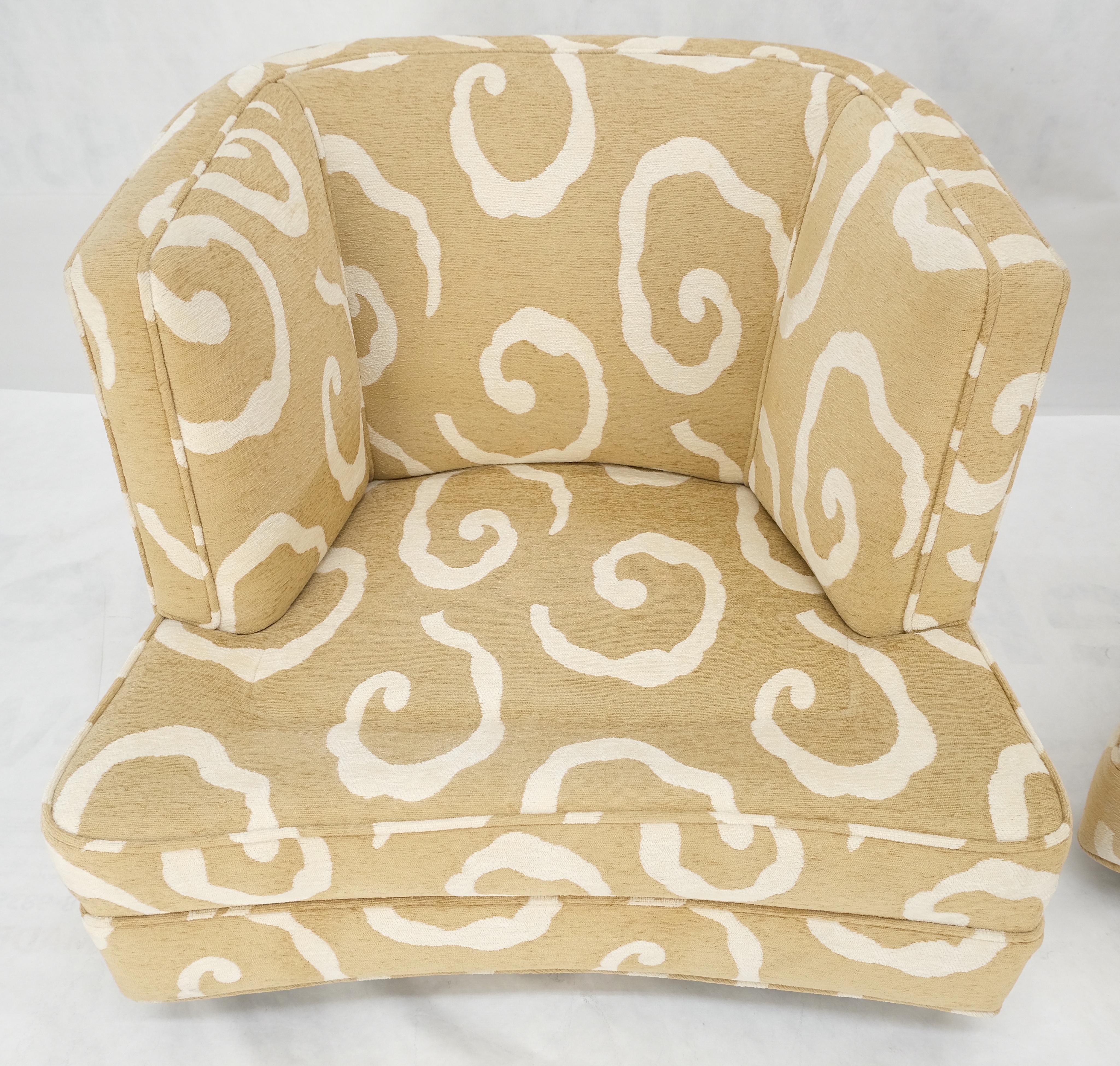 Pareja de sillones de salón con brazos, con base giratoria y respaldo de barril, Vintage c1970s MINT en venta 6