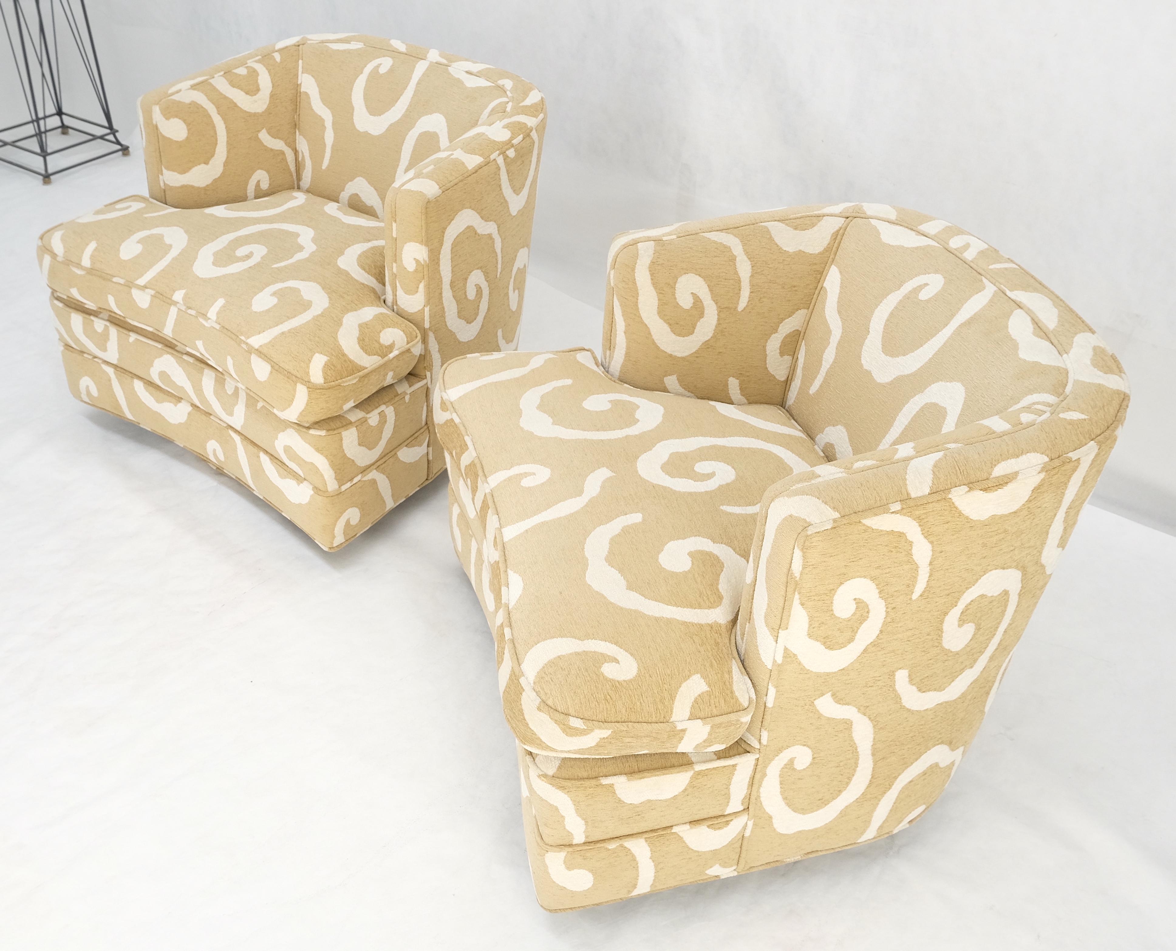 Pareja de sillones de salón con brazos, con base giratoria y respaldo de barril, Vintage c1970s MINT Tapicería en venta
