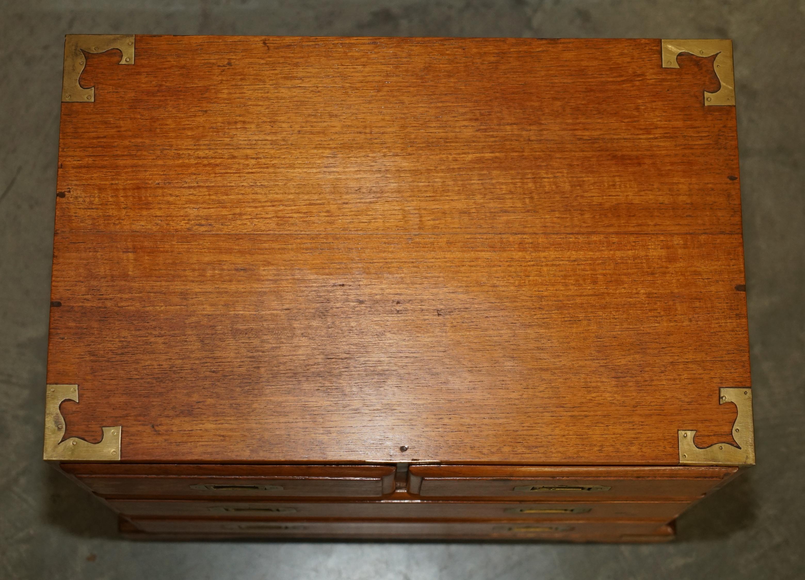PAIR OF VINTAGE CAMPHOR WOOD MILITARY CAMPAIGN BEDSIDE TABLE NIGHTSTAND DRAWERs For Sale 8