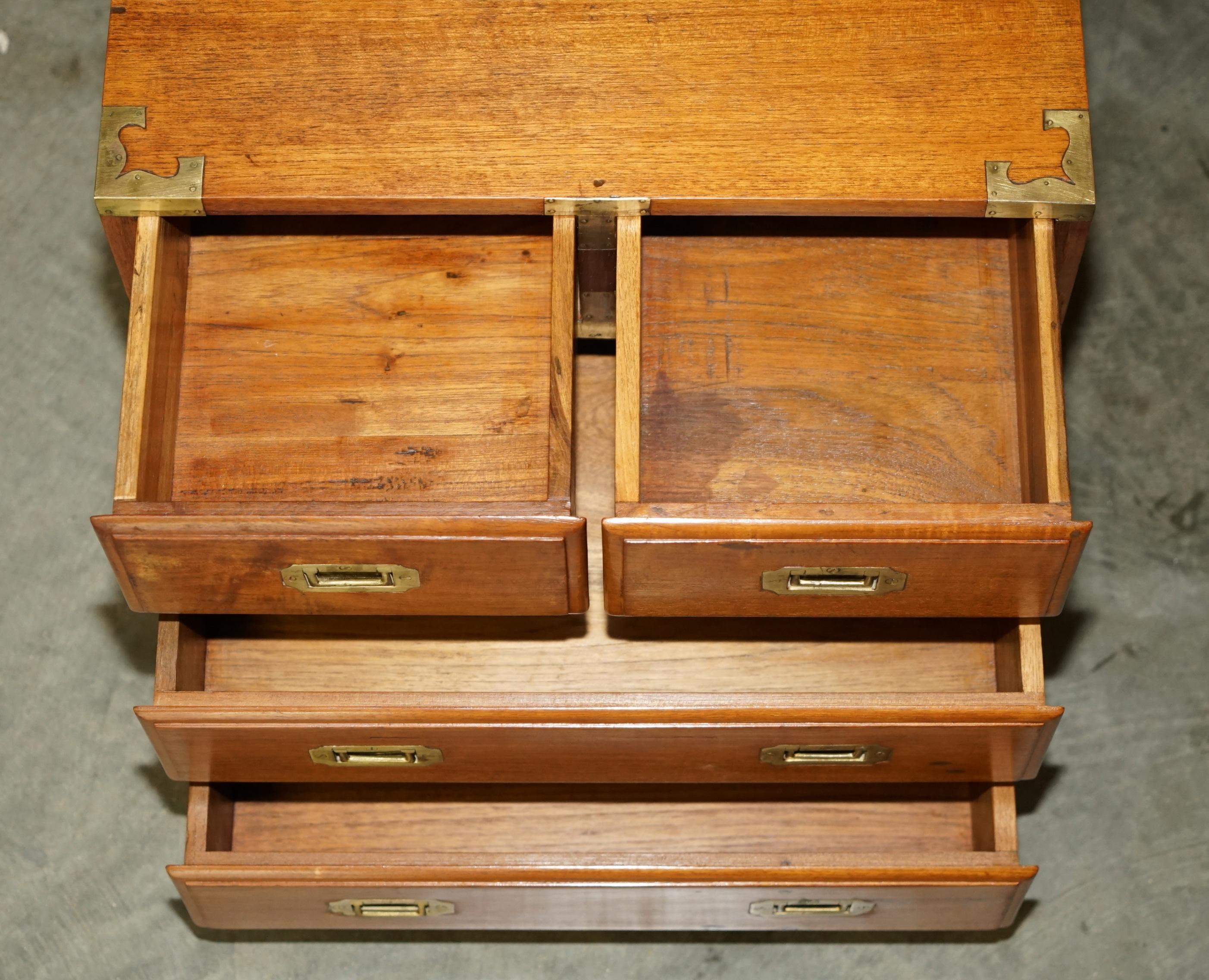 PAIR OF VINTAGE CAMPHOR WOOD MILITARY CAMPAIGN BEDSIDE TABLE NIGHTSTAND DRAWERs For Sale 12