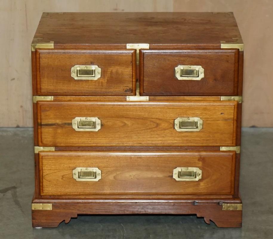 PAR DE CAMARAS MILITARES DE MADERA DE CAMPAÑA DE ÉPOCA MESA DE LADO DE LA CAMA MESA DE LADO DE LA NOCHE ESCRITORIOS Indio en venta
